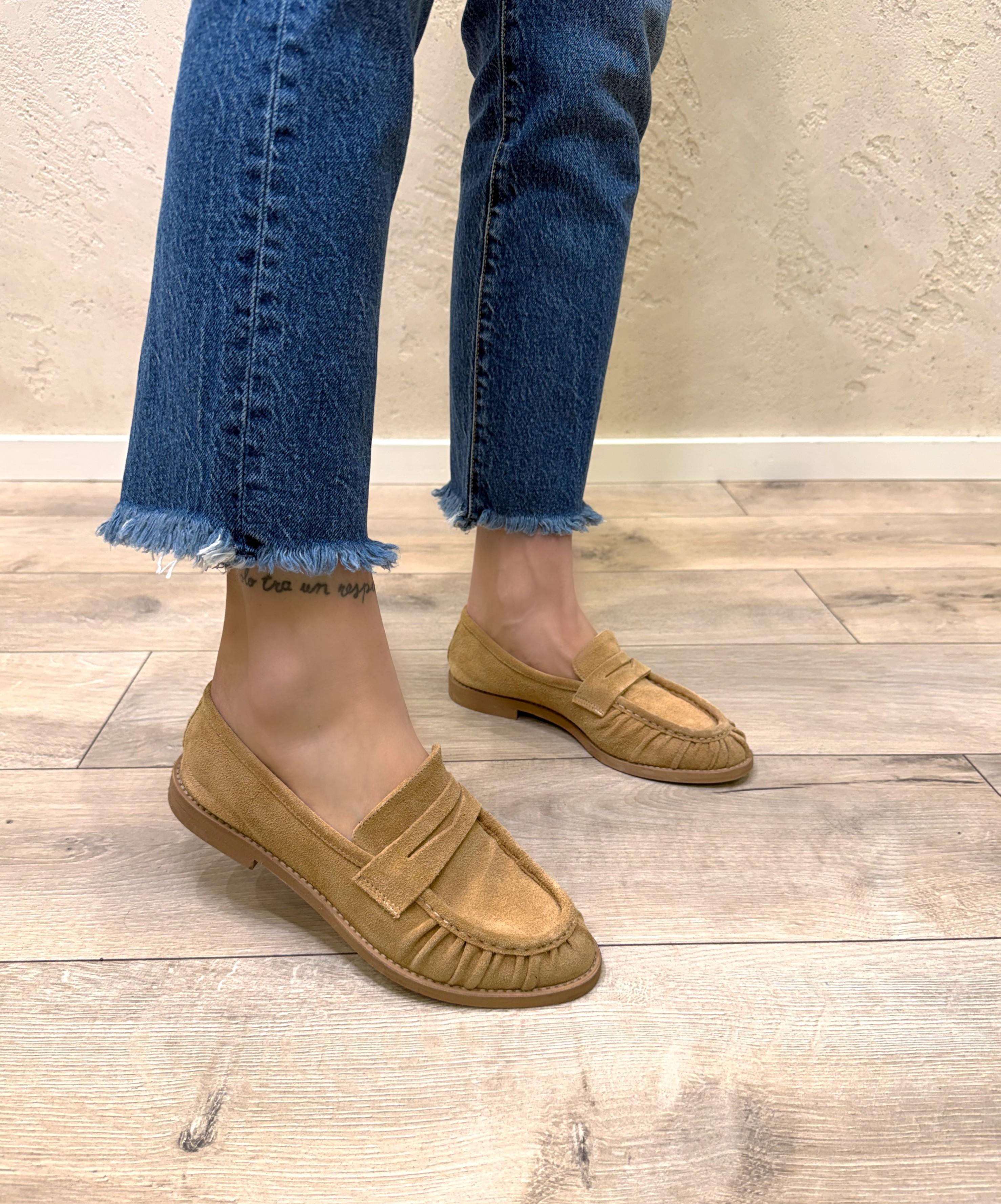 mocassino in vera pelle scamosciata CINZIA2541 CAMMELLO DIVINE FOLLIE 