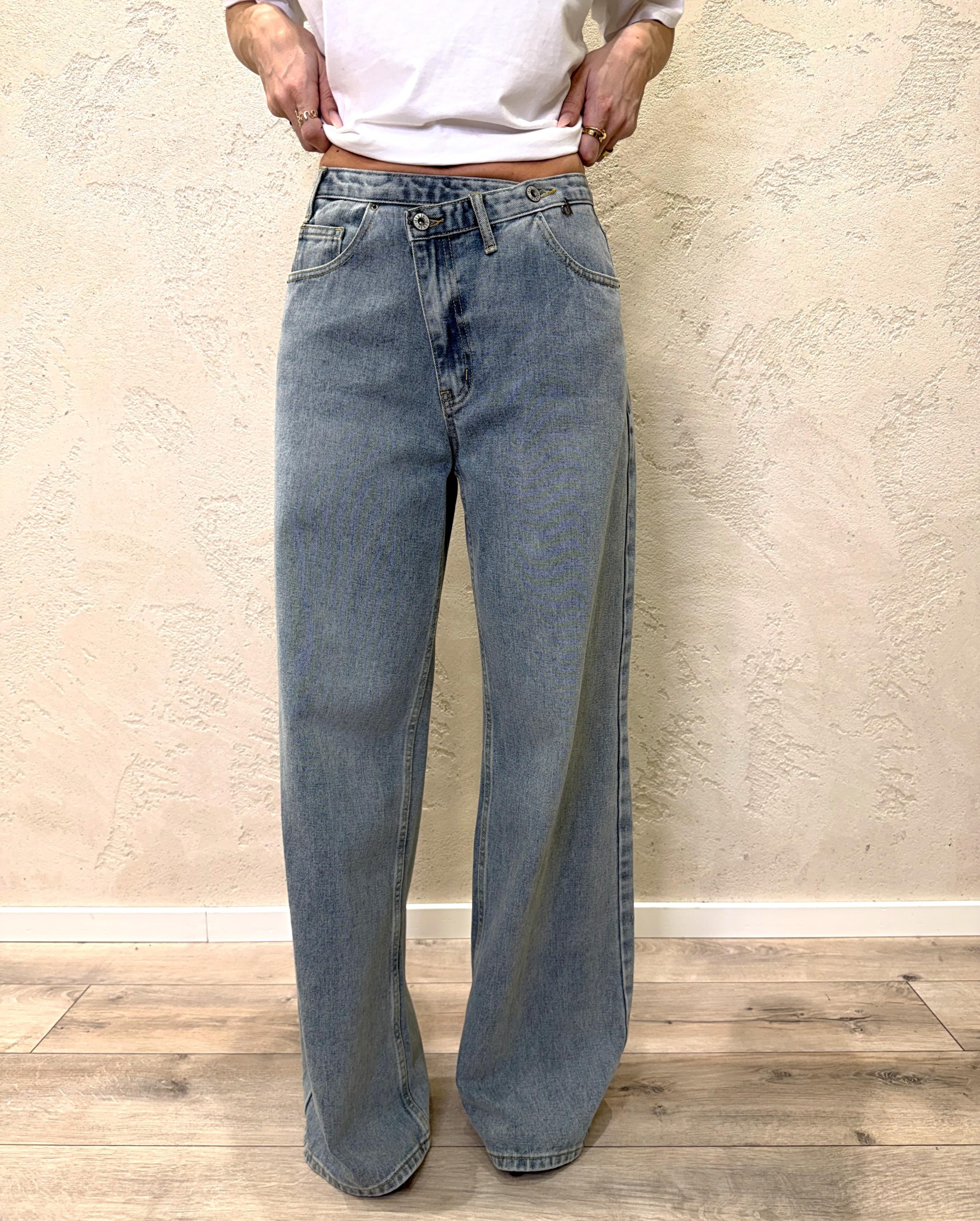jeans a gamba dritta con chiusura asimmetrica P698A122X DENIMCHIARO DIXIE 