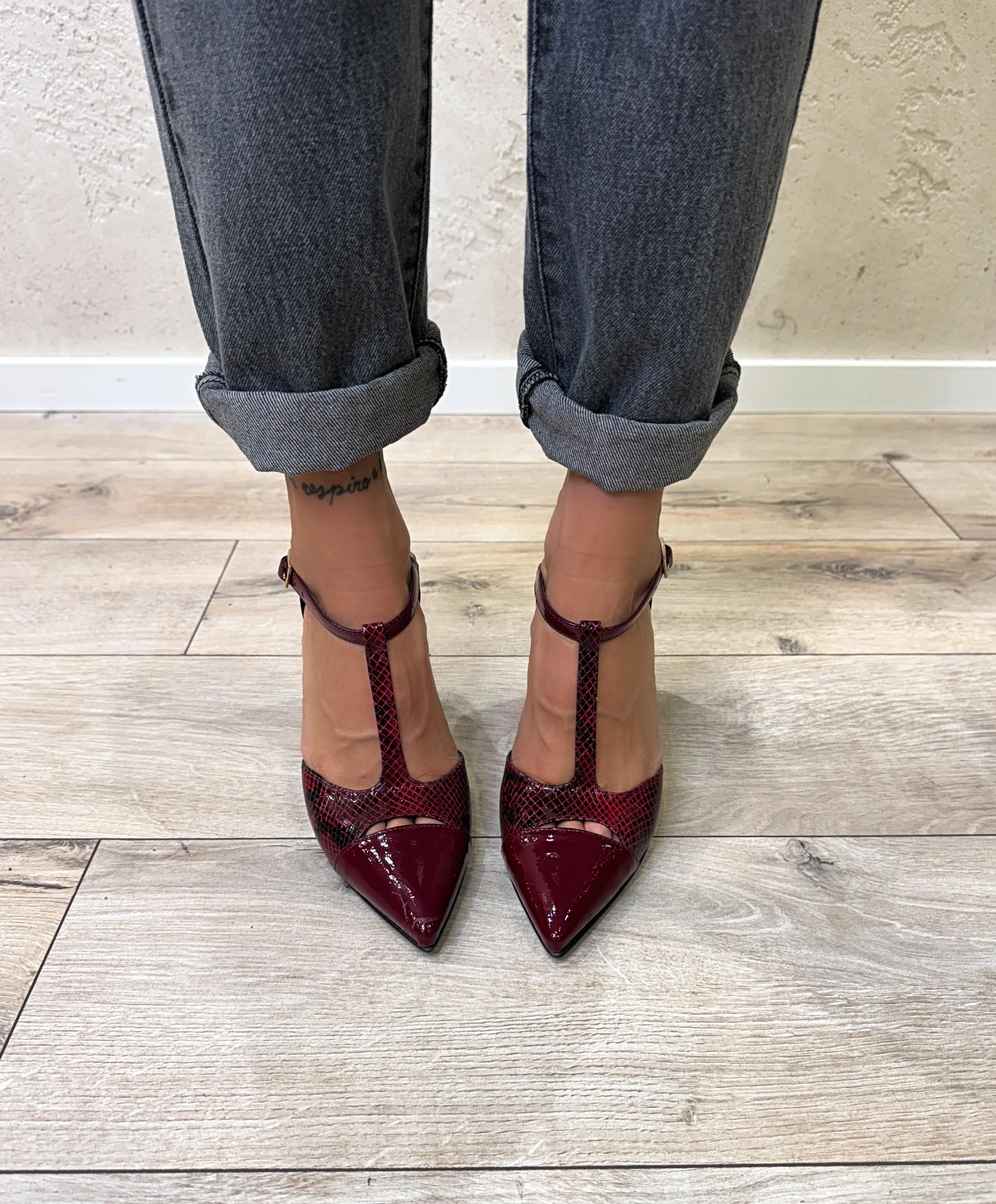 Mary jane in vernice con dettaglio pitonato tono su tono 3405 BORDEAUX DIVINE FOLLIE 