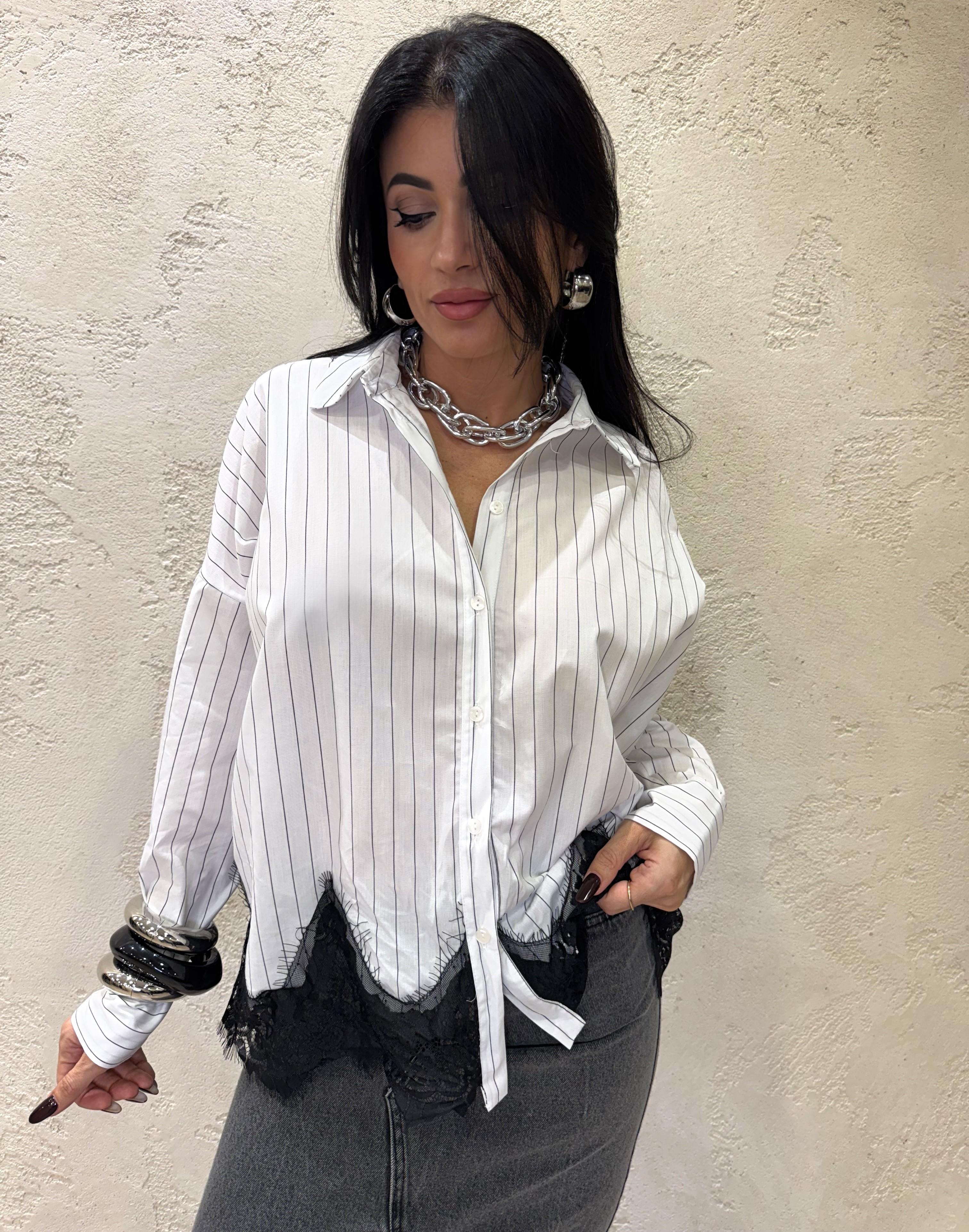 camicia over gessata con nodo ed inserto in pizzo W25C579 BIANCO/NERO TENSIONE IN 