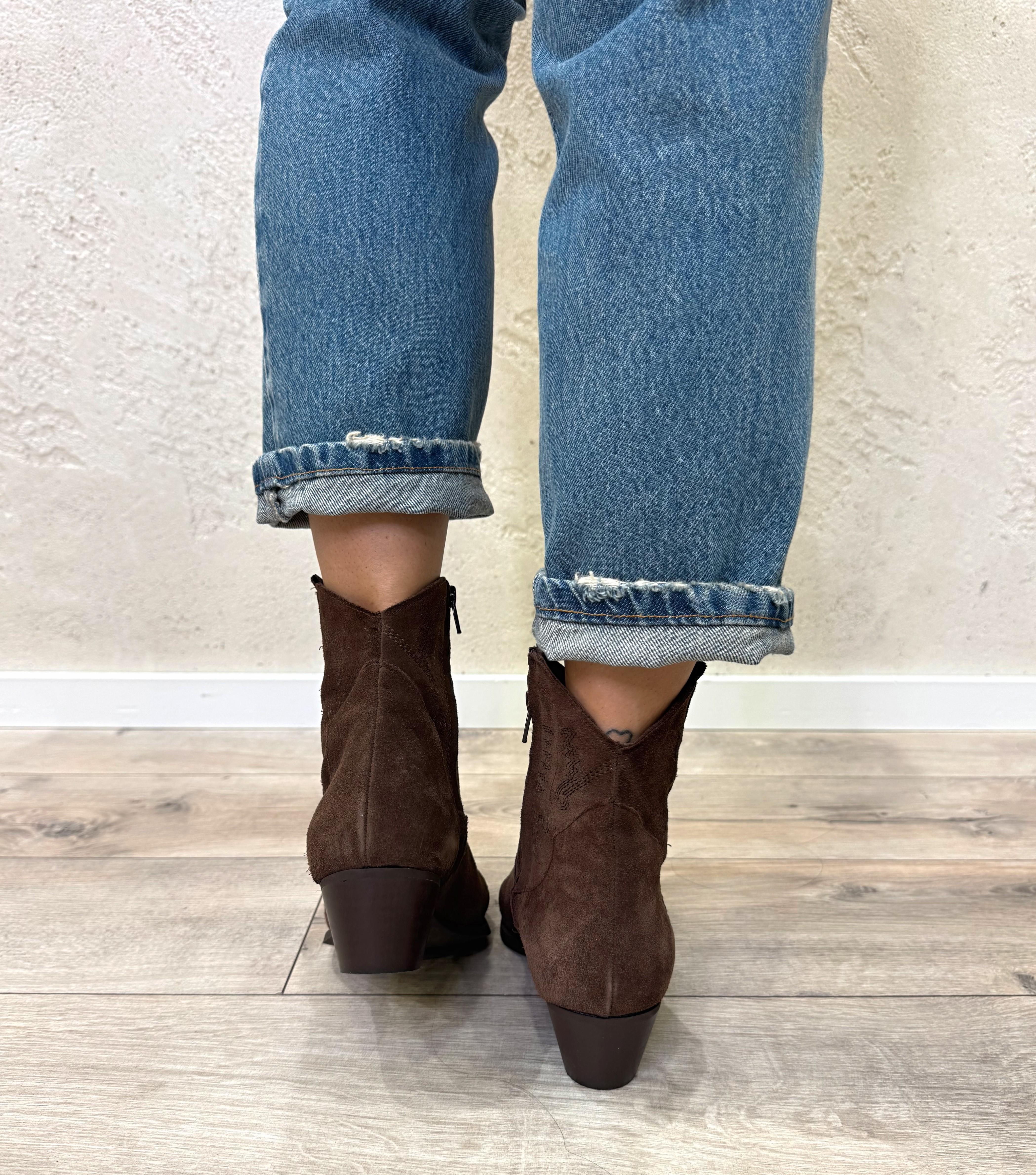 texano a punta in camoscio con ricamo e zip DF122T MORO DIVINE FOLLIE 