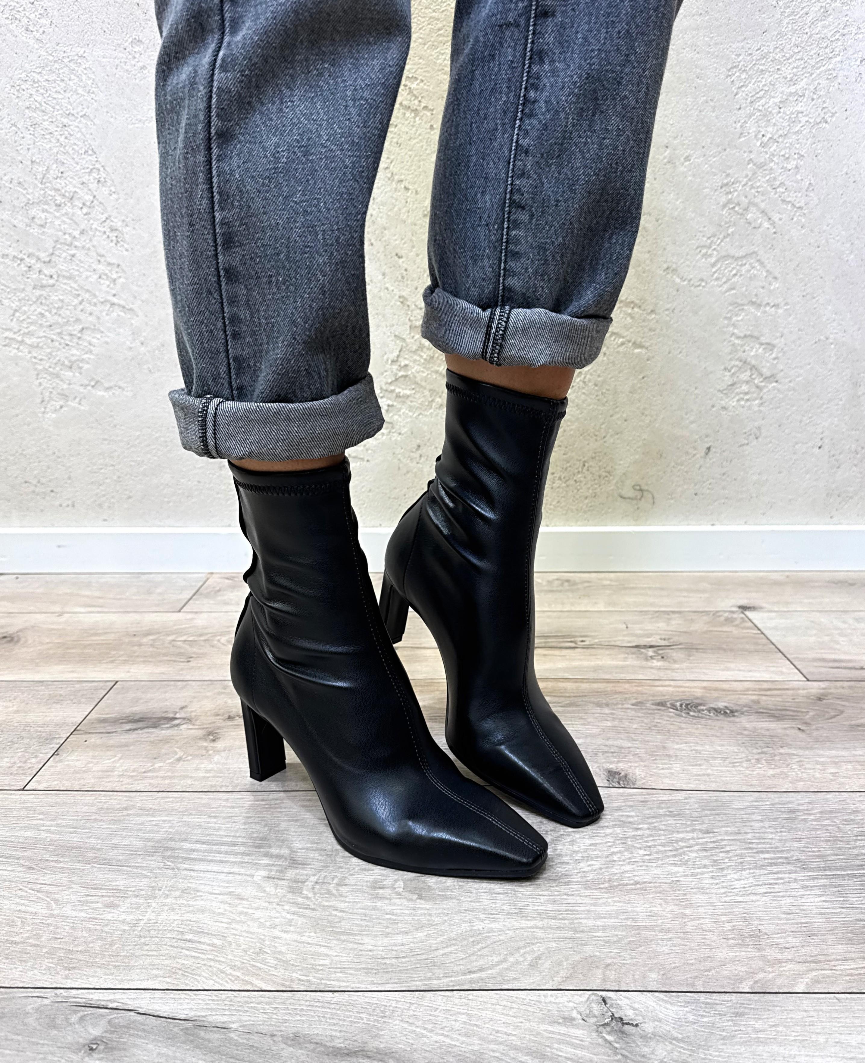 stivaletto a calzino elasticizzato con tacco AC1736 NERO OVYE' 