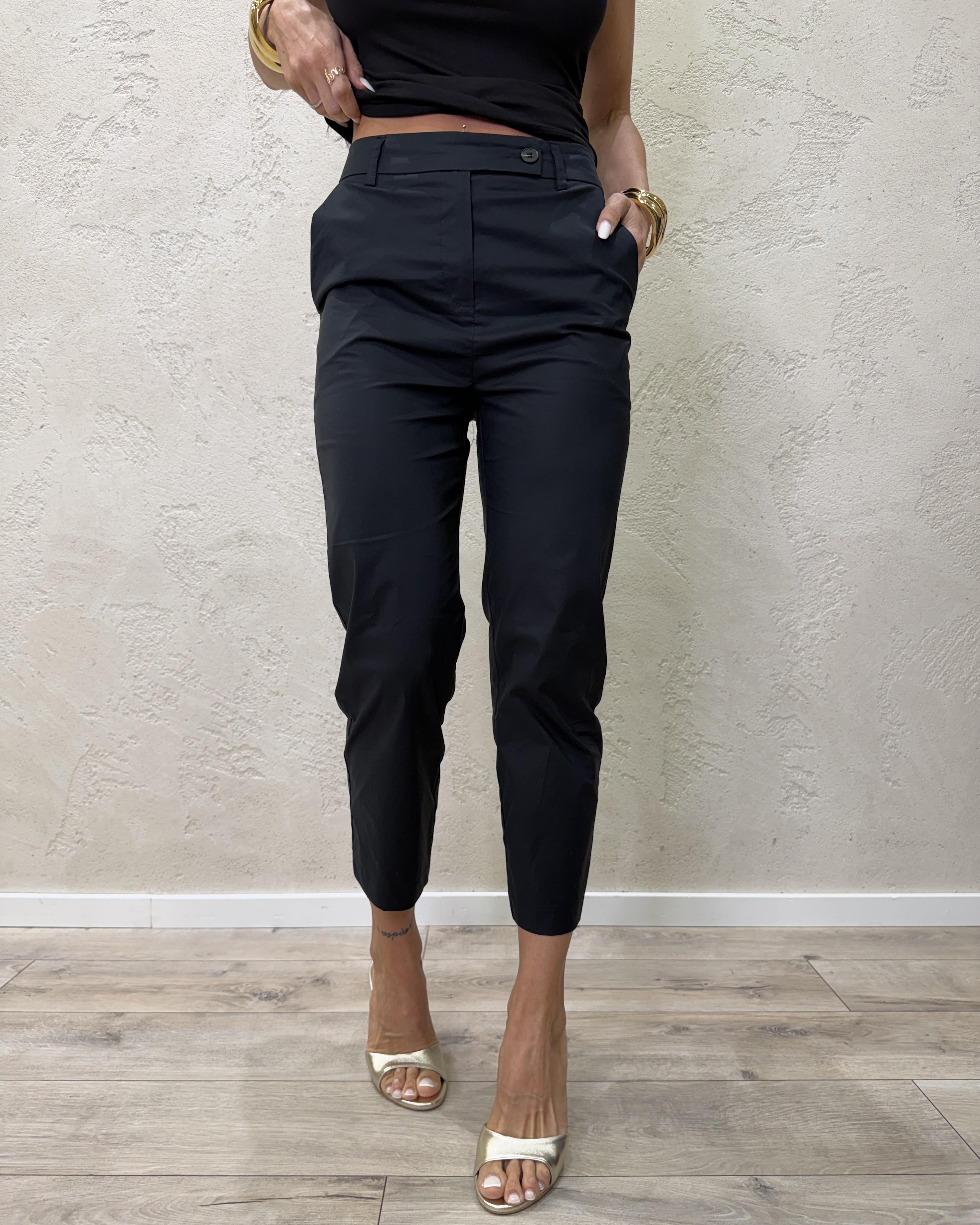 pantaloni in cotone leggero chiusura asimmetrica 26P5388 NERO TENSIONE IN 