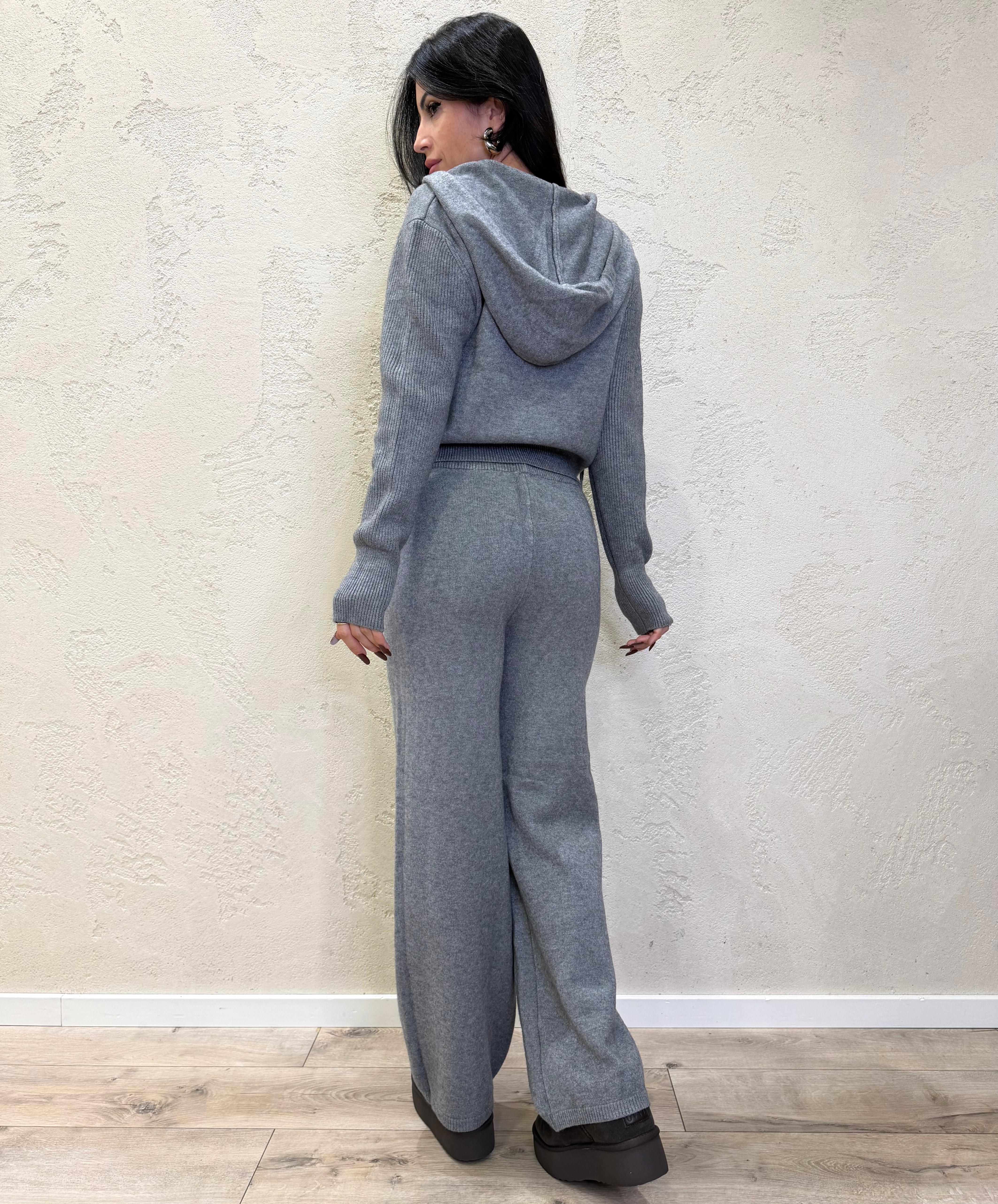 completo in maglia con pull mezza zip e cappuccio e pantalone a gamba larga CMCAPHZ GRIGIO ELEVI 