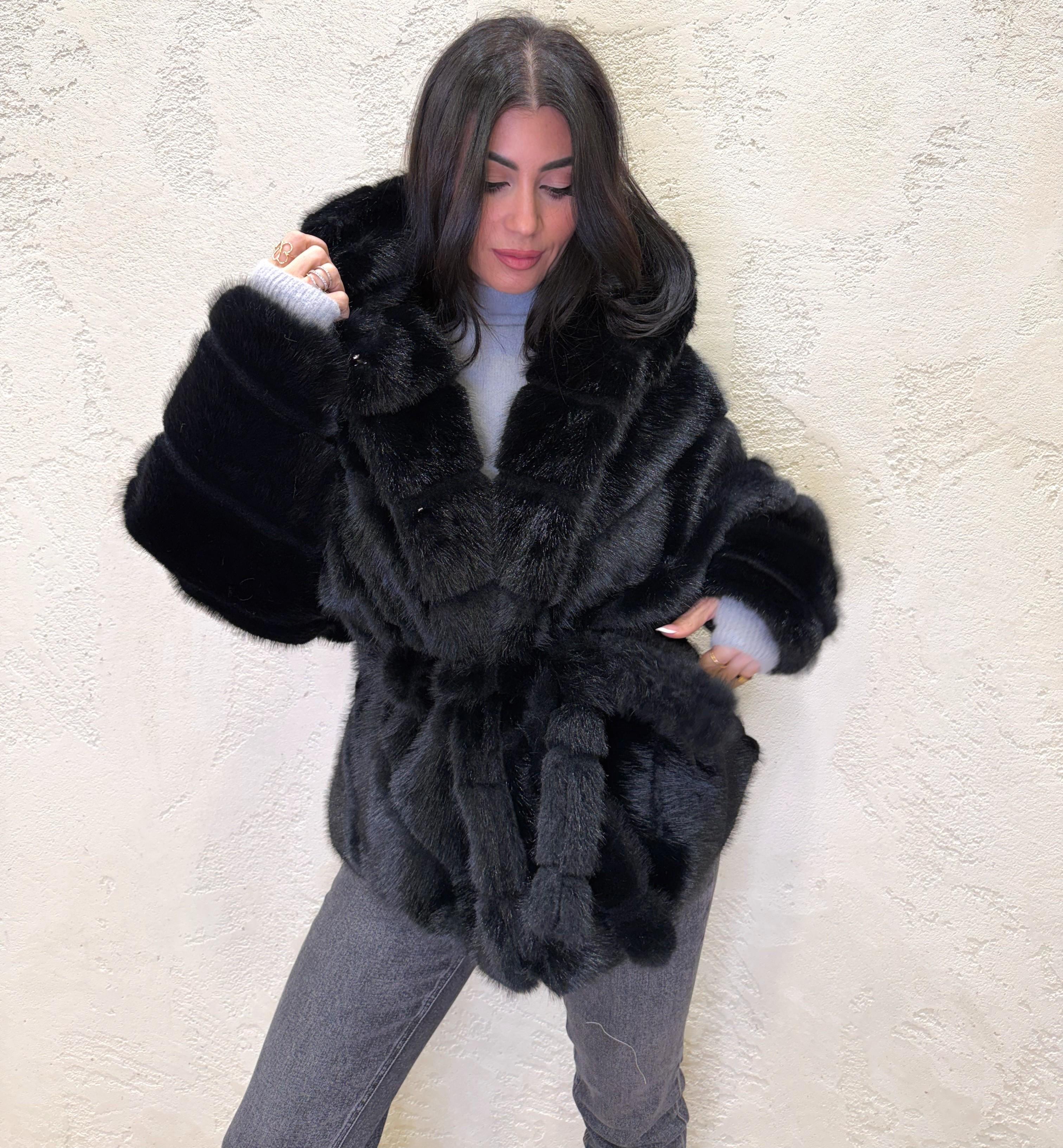 pelliccia con cappuccio e cintura lavorazione orizzontale PELLICCIACINTCAP NERO ELEVI 