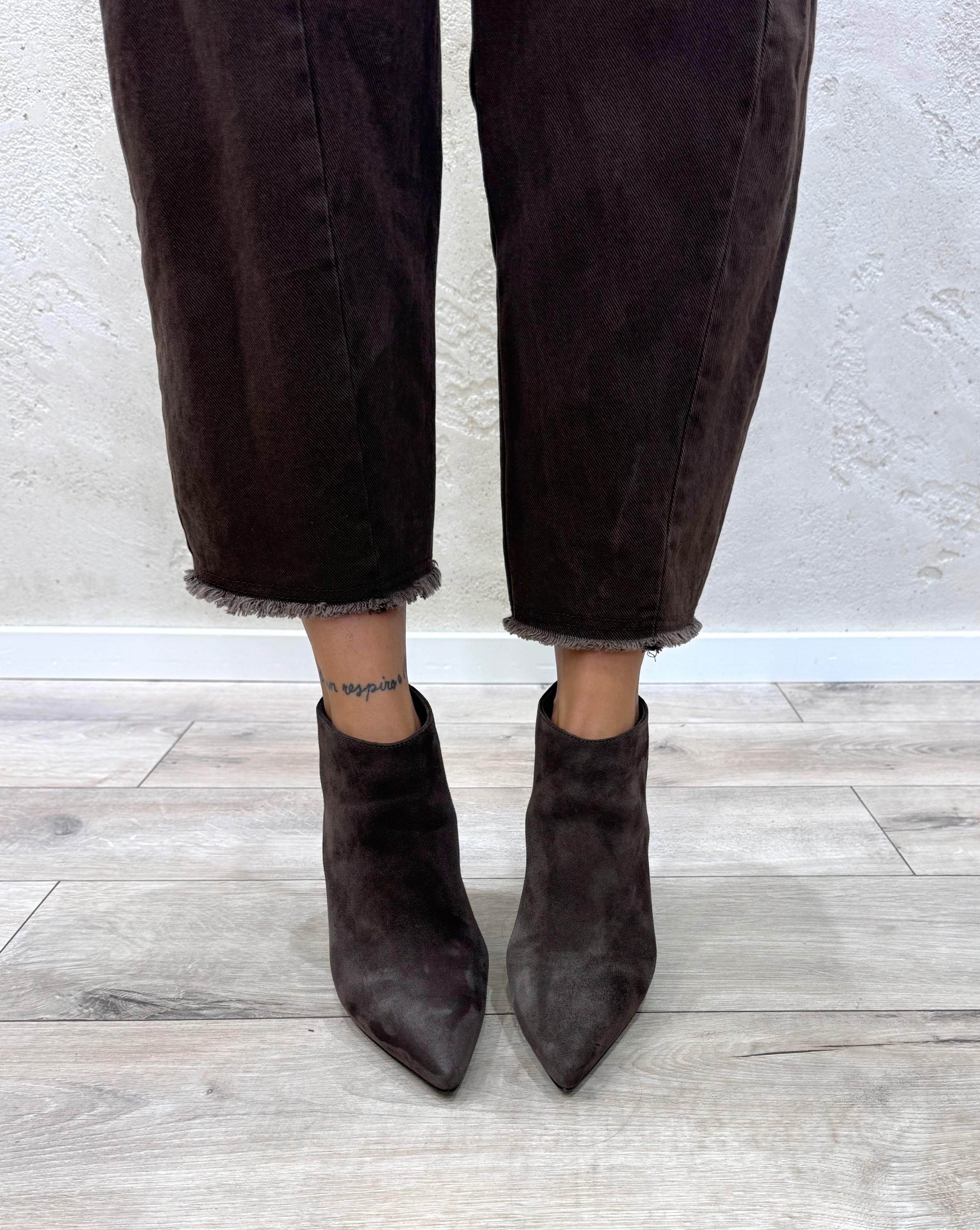 tronchetto in nappa scamosciata con tacco kitten AT7100 MORO OVYE' 