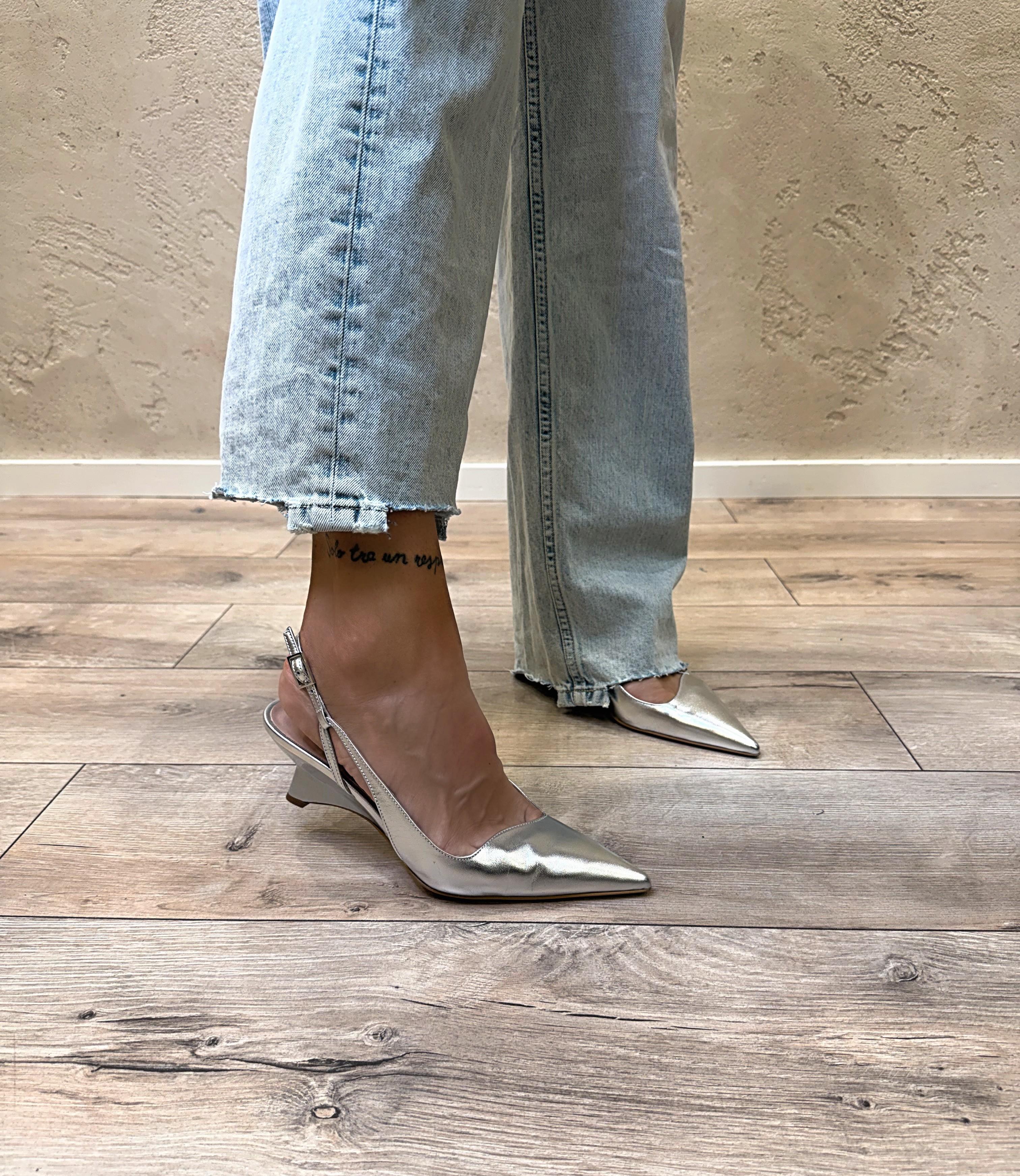 slingback laminta in vera pelle con tacco a blocco scolpito IS738 ARGENTO DIVINE FOLLIE 