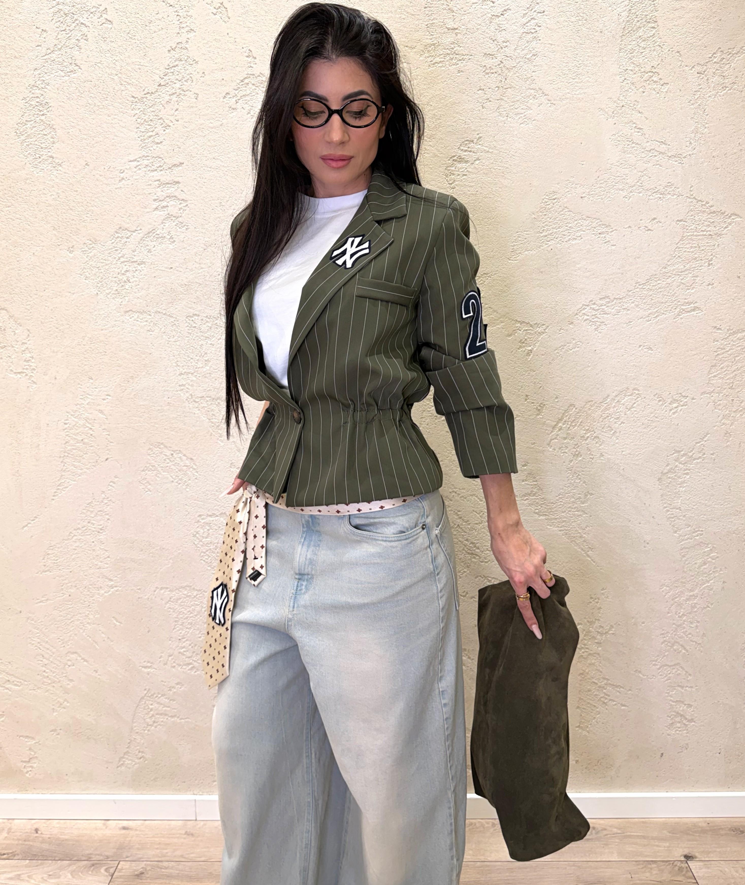 giacca gessata con patch e cravatta in dotazione 38763 MILITARE TENSIONE IN 