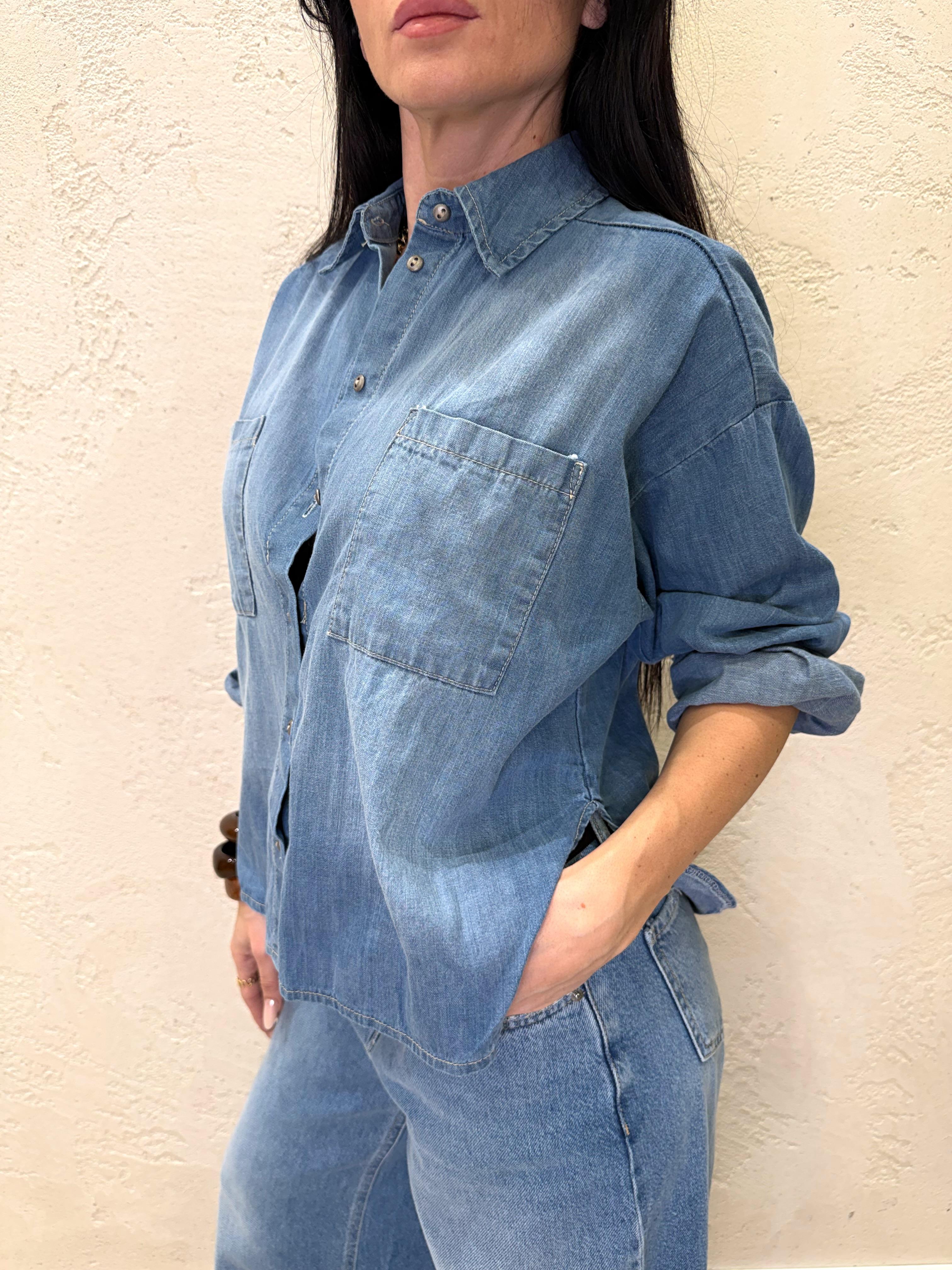 camicia leggermente over in jeans S26C315 DENIM TENSIONE IN 