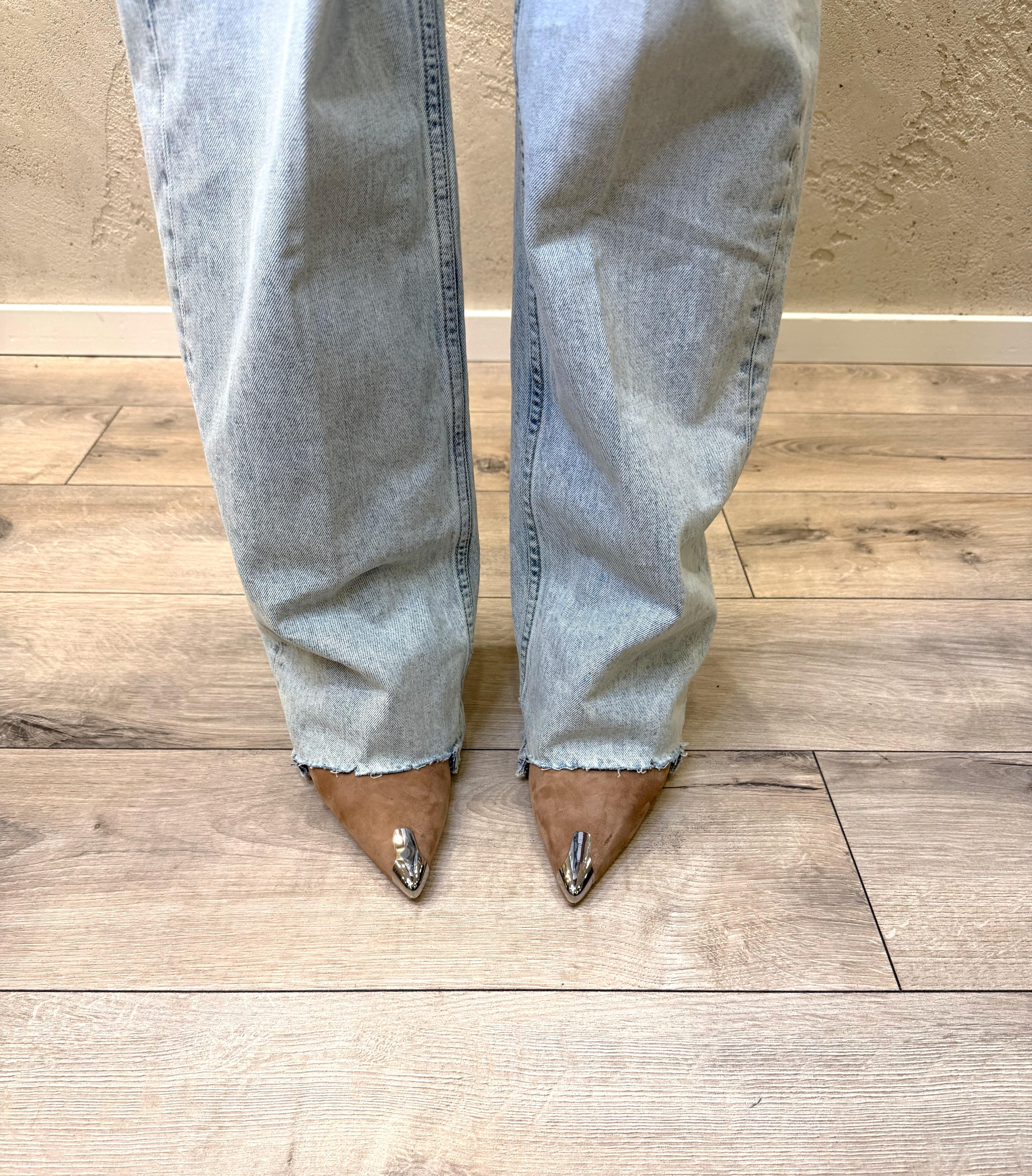 slingback in camoscio con punta metallica AT952 CAMEL OVYE' 