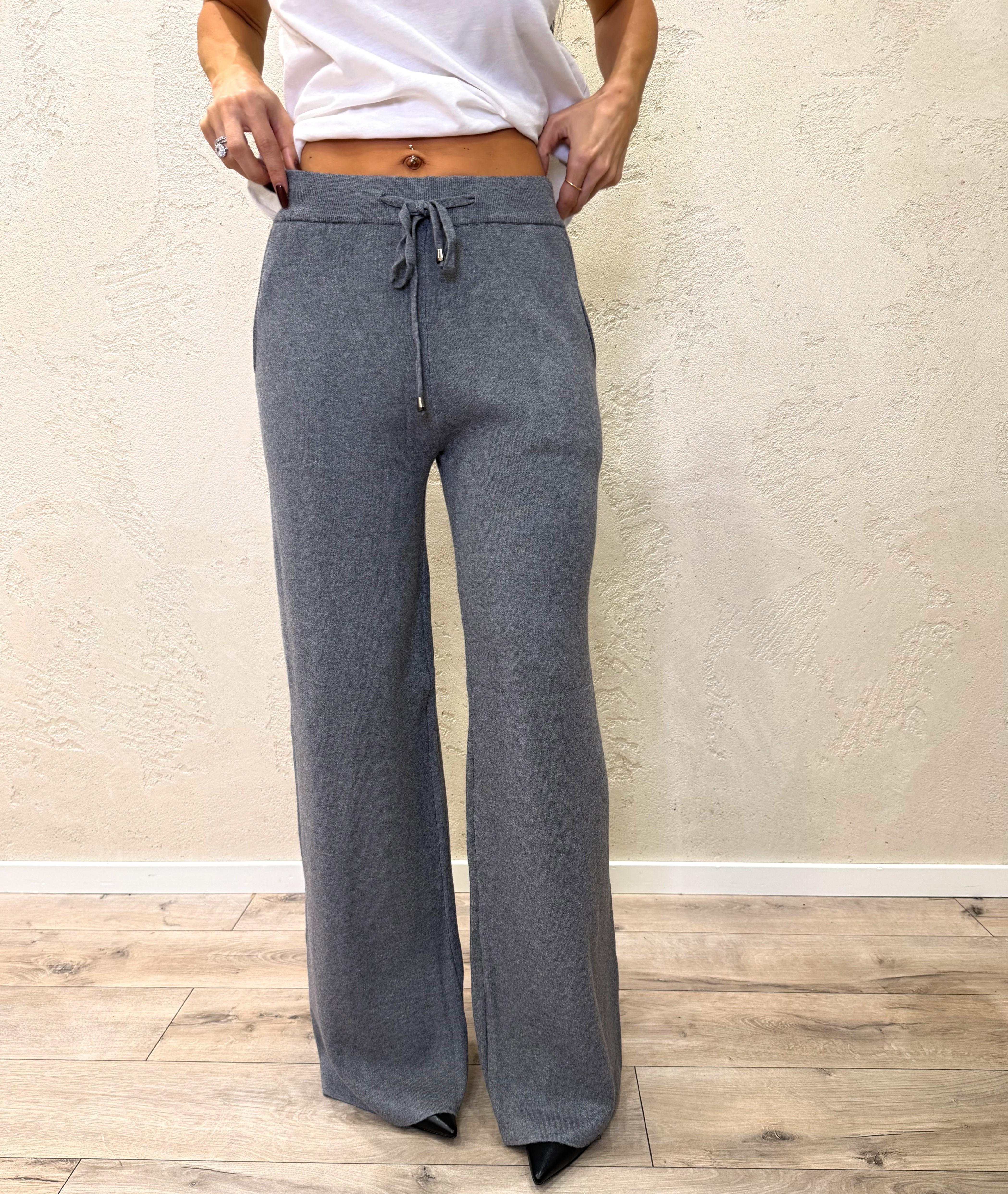 completo in maglia composto da pull con cerniera e collo alto e pantalone a gamba larga CMCAFZ GRIGIO ELEVI 