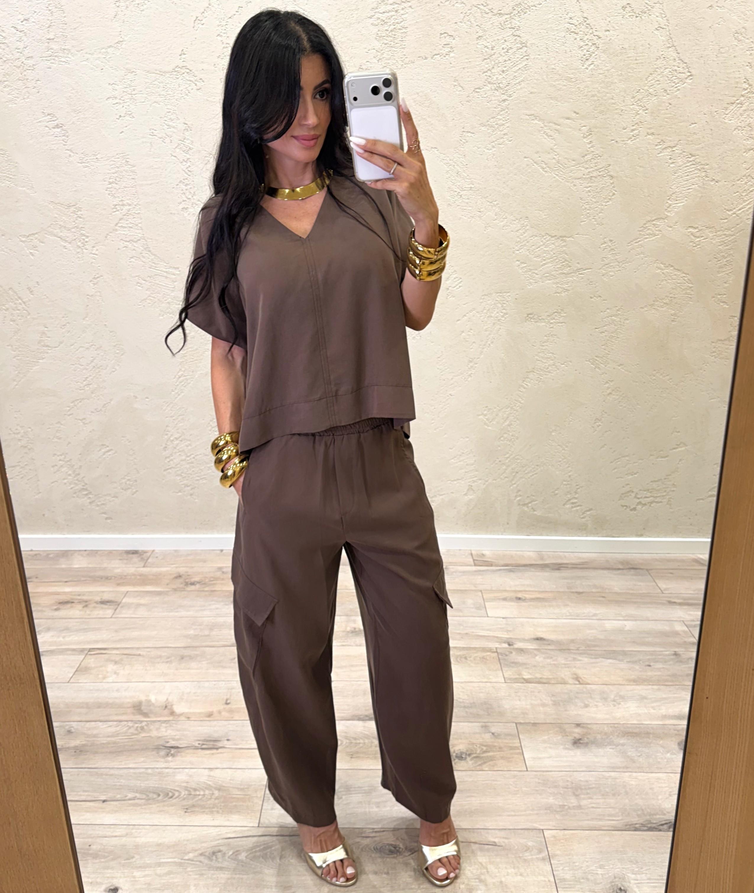 completo composto da blusa a scatoletta e pantaloni cargo a gamba dritta 3074 MORO SUSY MIX 
