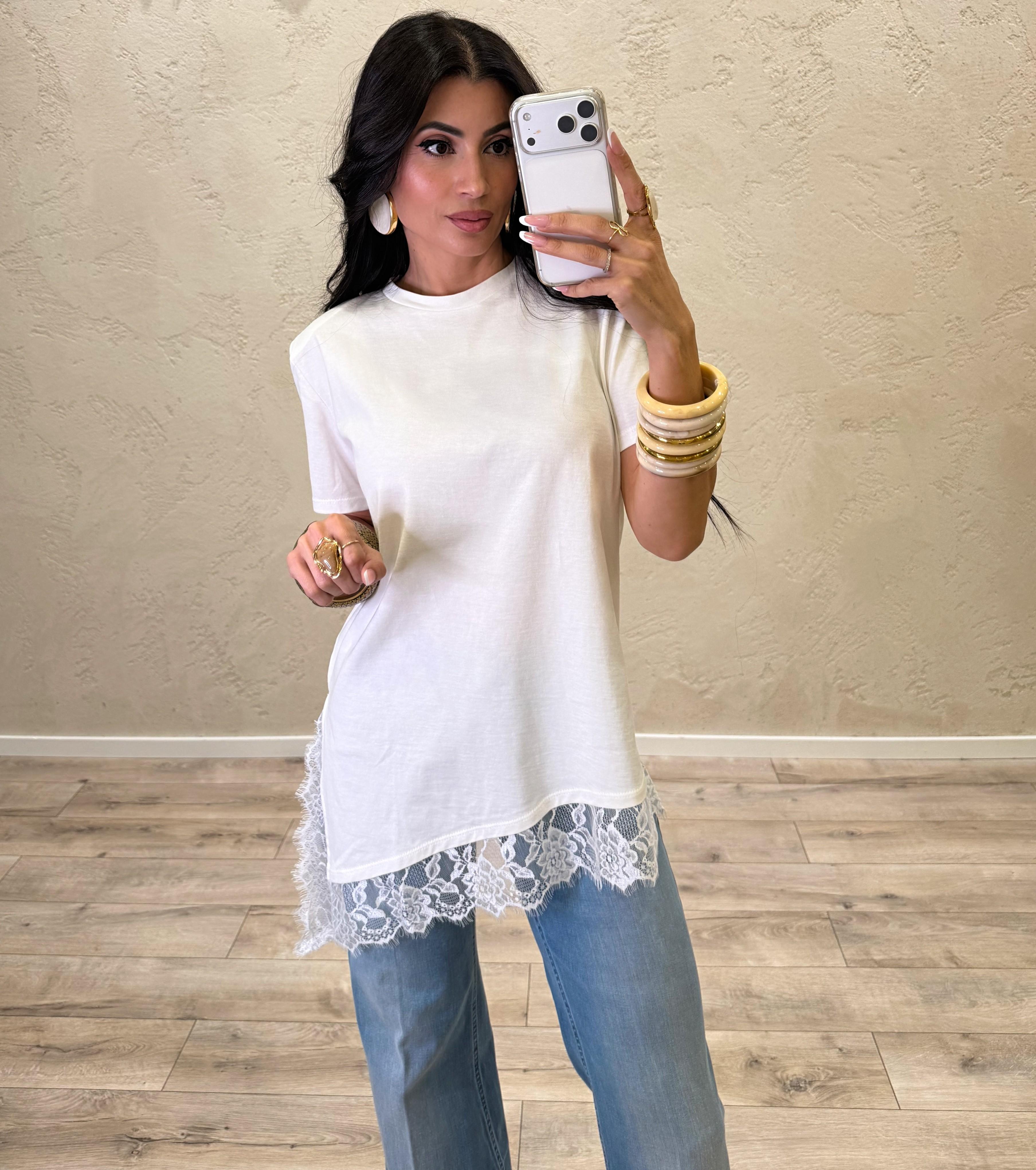 t-shirt asimmetrica con inserto in pizzo e spalline rinforzate 12054 LATTE SUSY MIX 