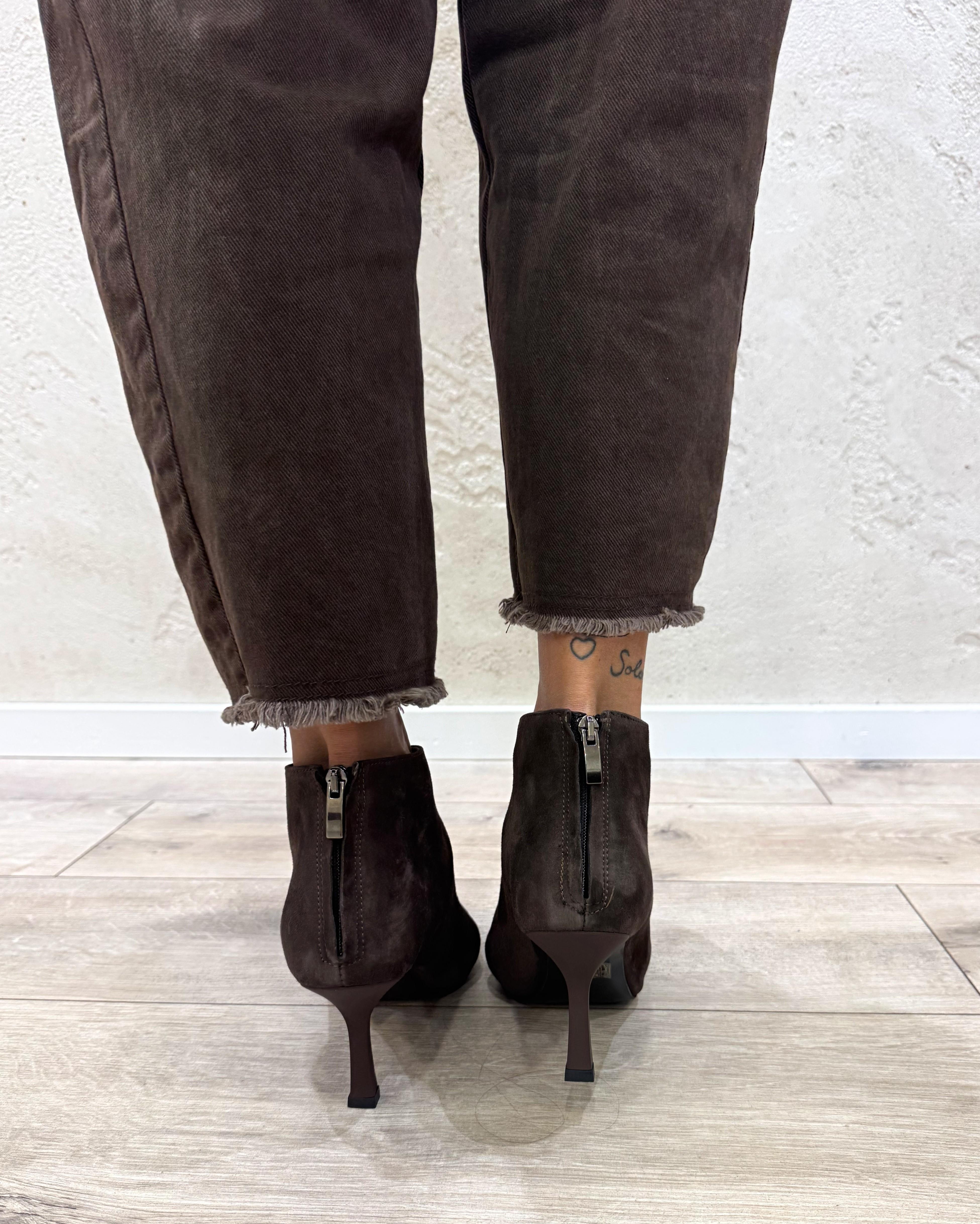 tronchetto in nappa scamosciata con tacco kitten AT7100 MORO OVYE' 