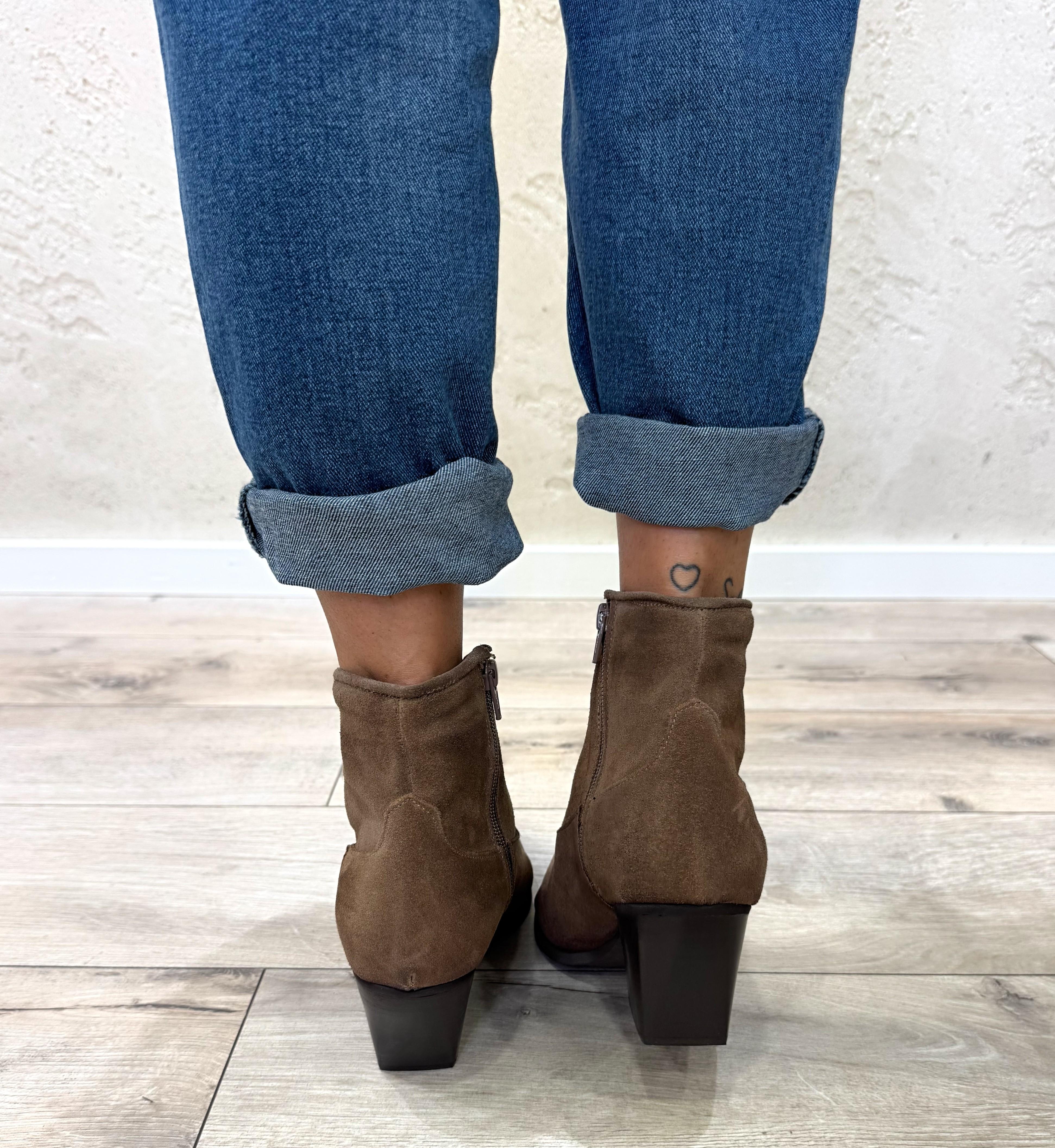 stivaletto texano basso in vera pelle scamosciata SAL190 CROSTA TAUPE DIVINE FOLLIE 