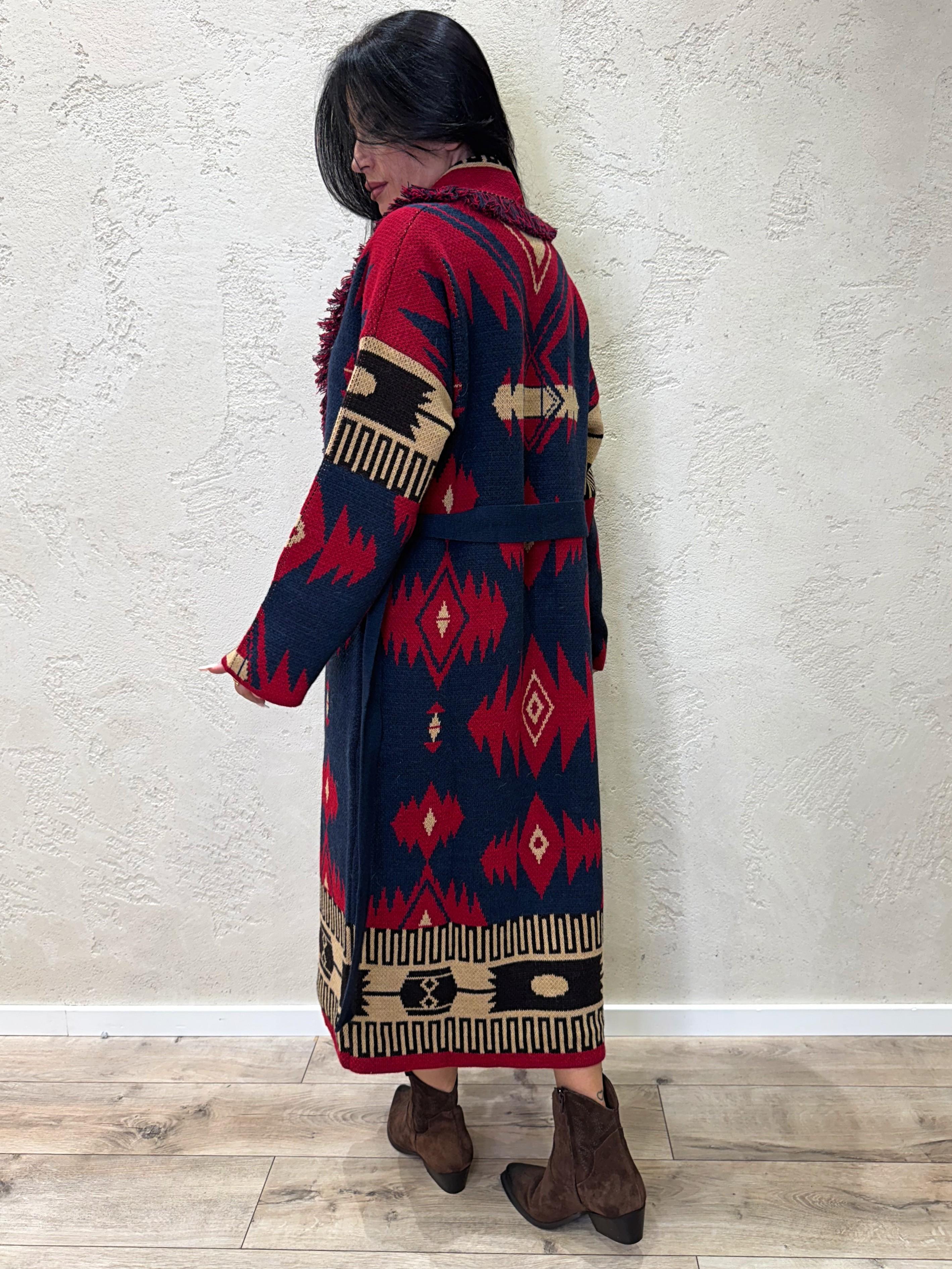 cardigan lungo in fantasia con frange in misto lana 77211F BLU/ROSSO VICOLO 
