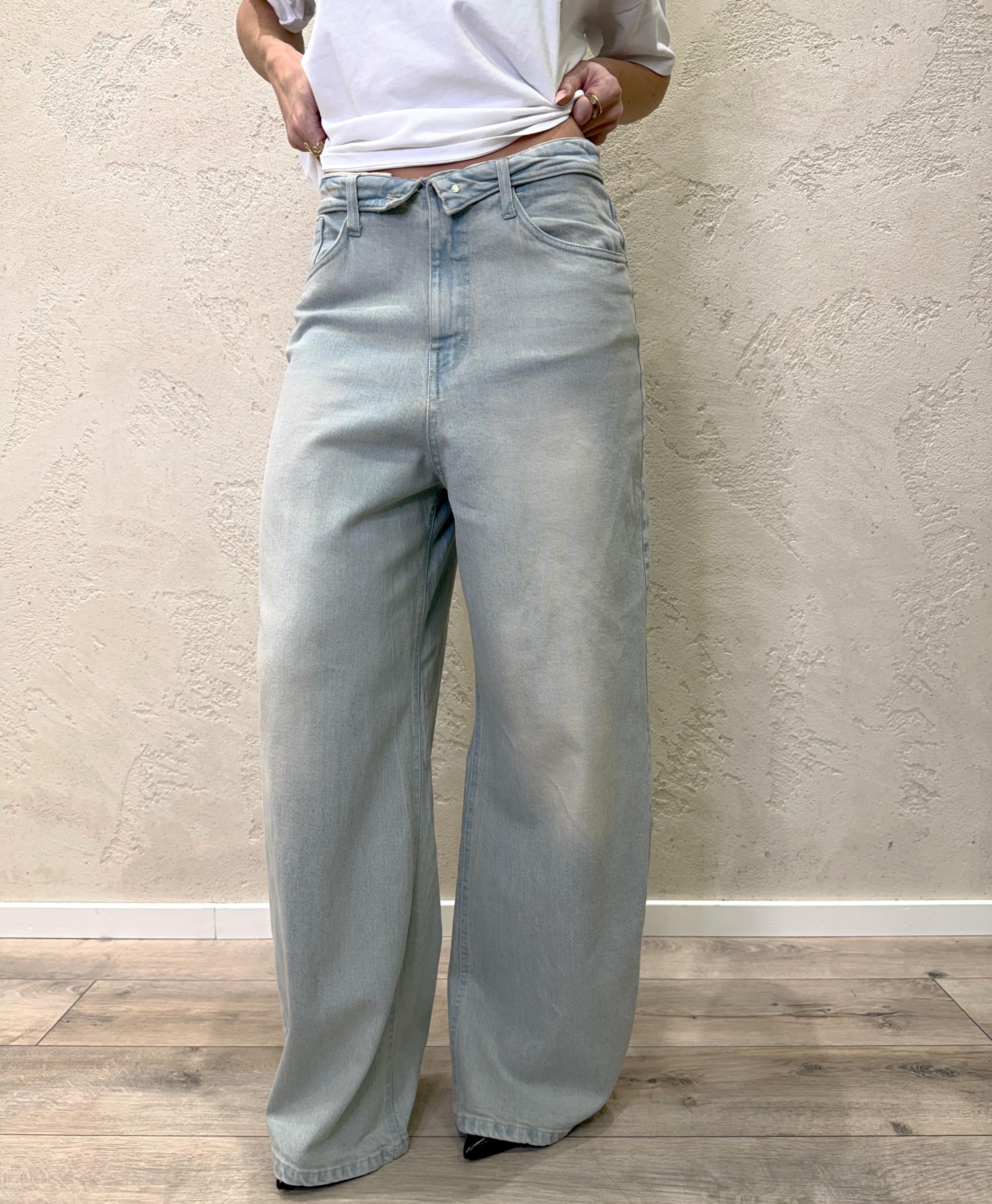 jeans a gamba larga con vita risvoltata S26P283 DENIM CHIARO TENSIONE IN 