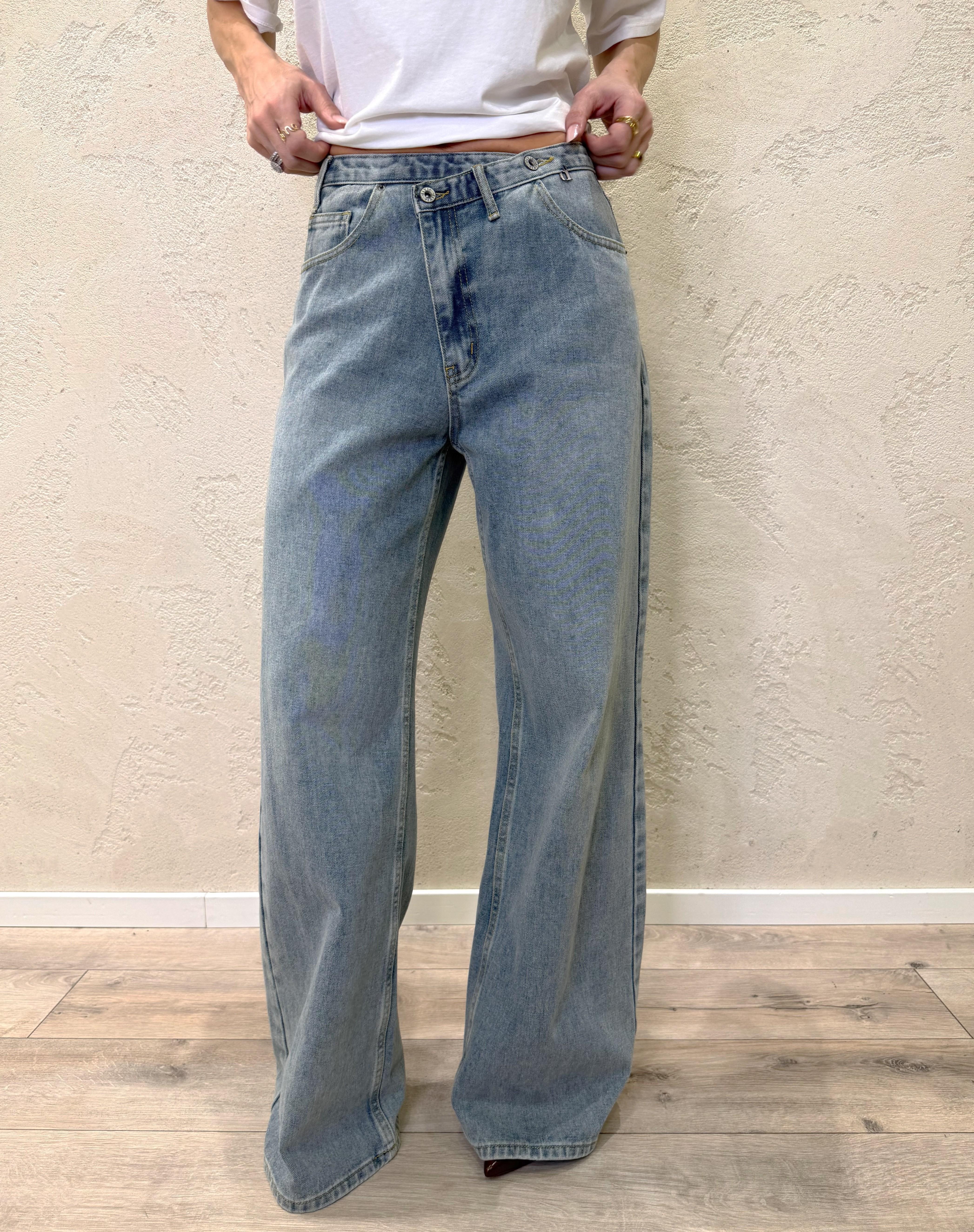 jeans a gamba dritta con chiusura asimmetrica P698A122X DENIMCHIARO DIXIE 