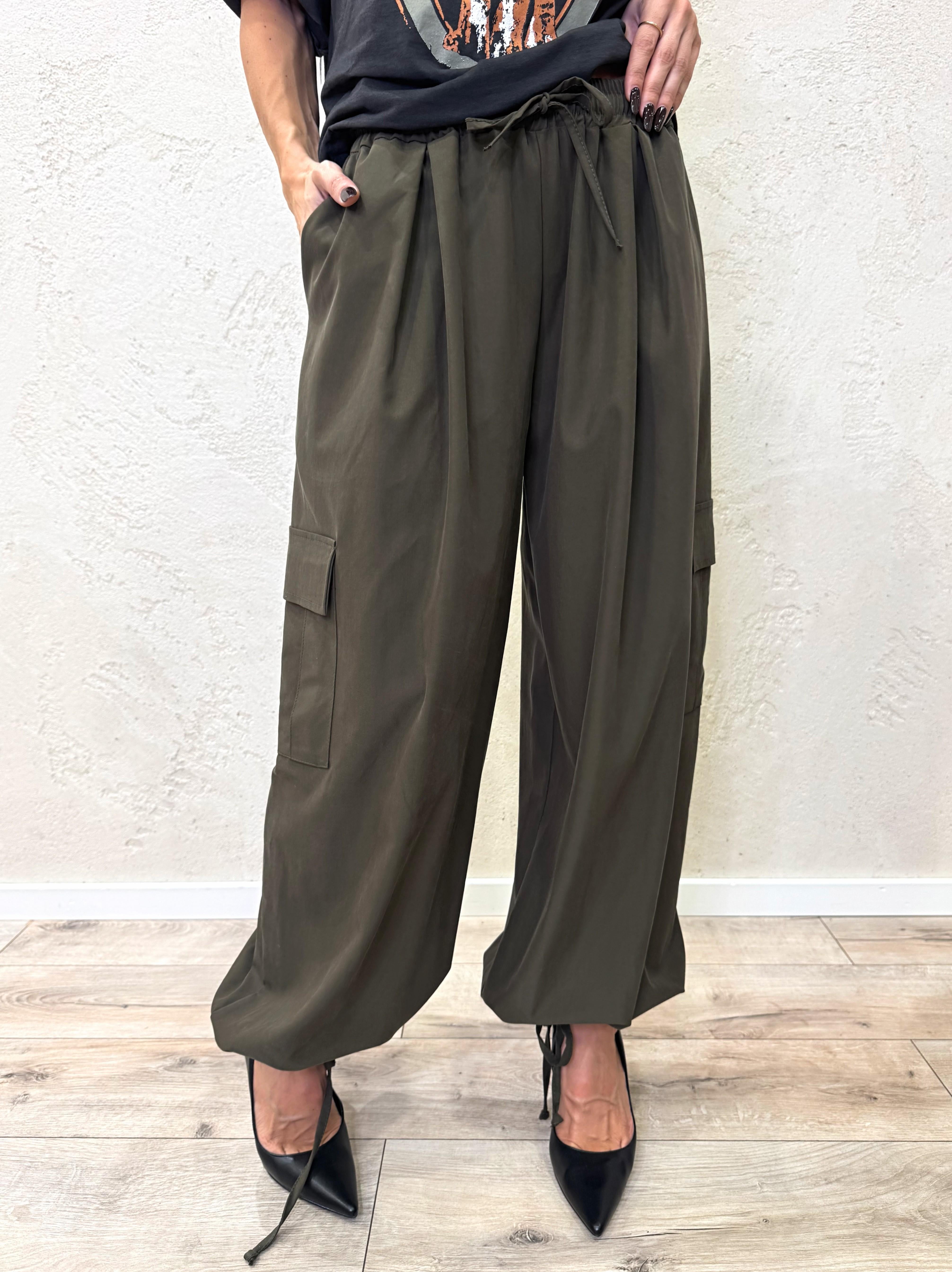 pantalone modello baloon tasconato con stringa sul fondo 12390 VERDE MILITARE SUSY MIX 