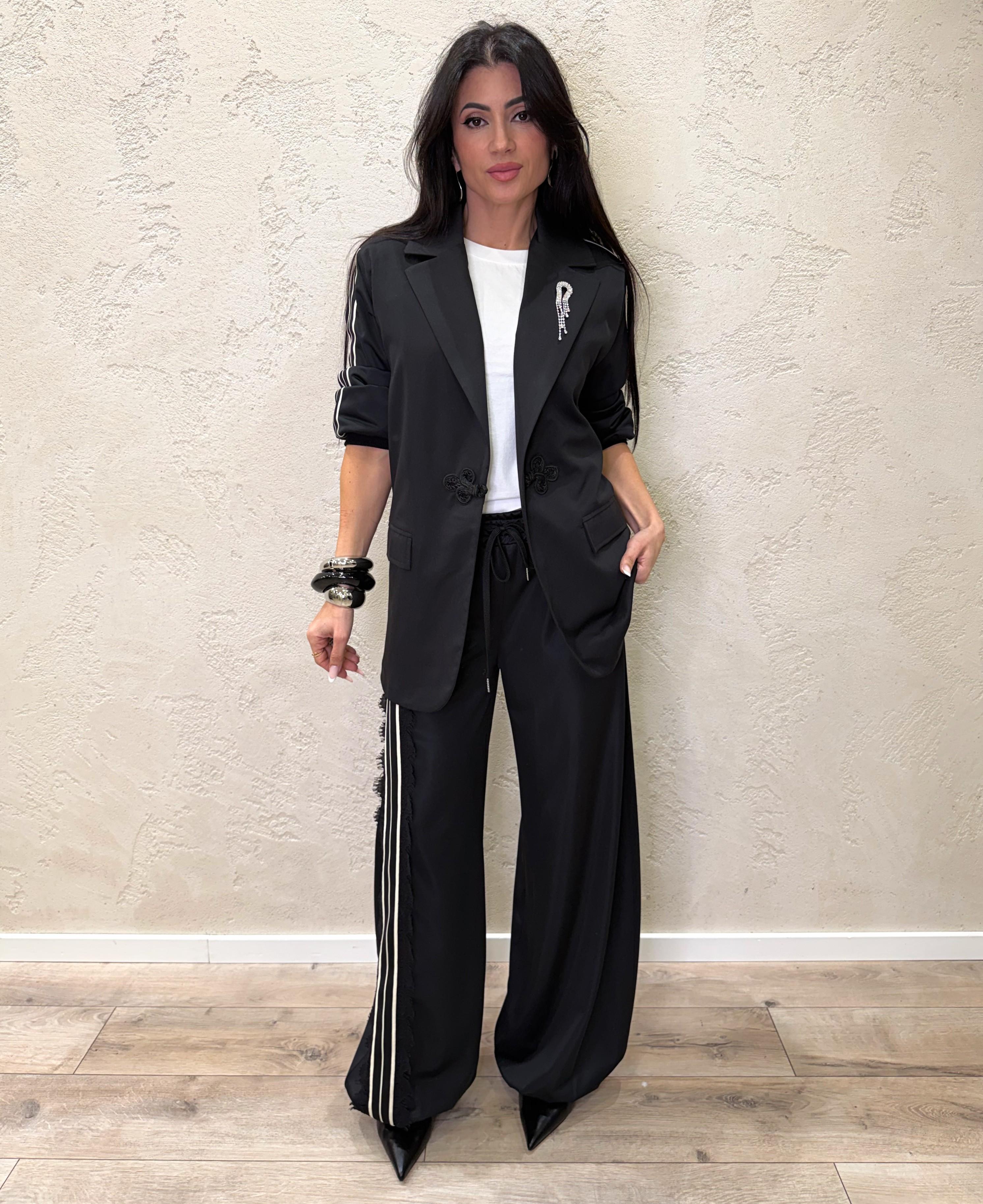 blazer con chiusura decorativa e maniche in raso tecnico S3387 NERO SUSY MIX 