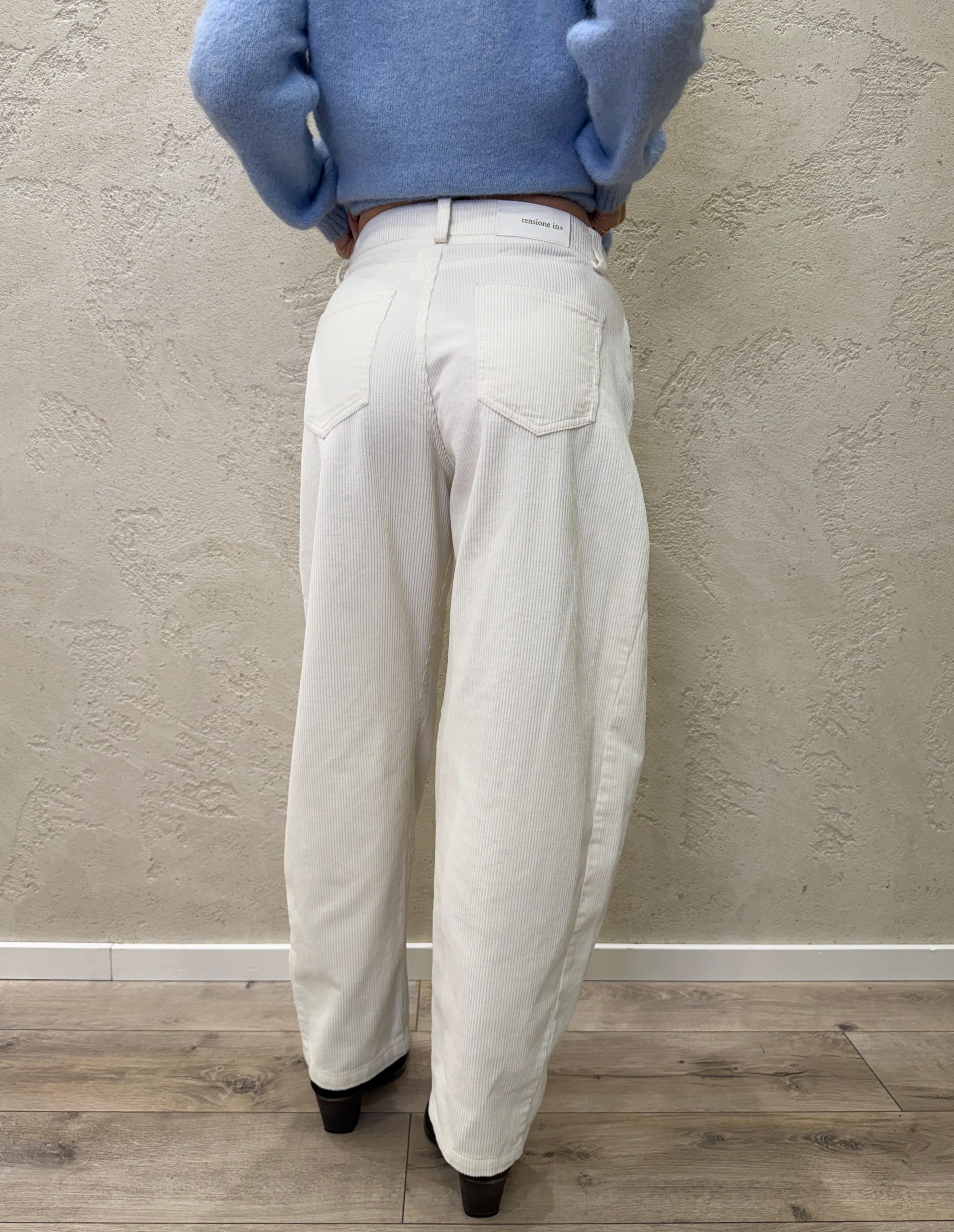 pantalone modello carrot fit in velluto a costine W25PB23 LATTE TENSIONE IN 