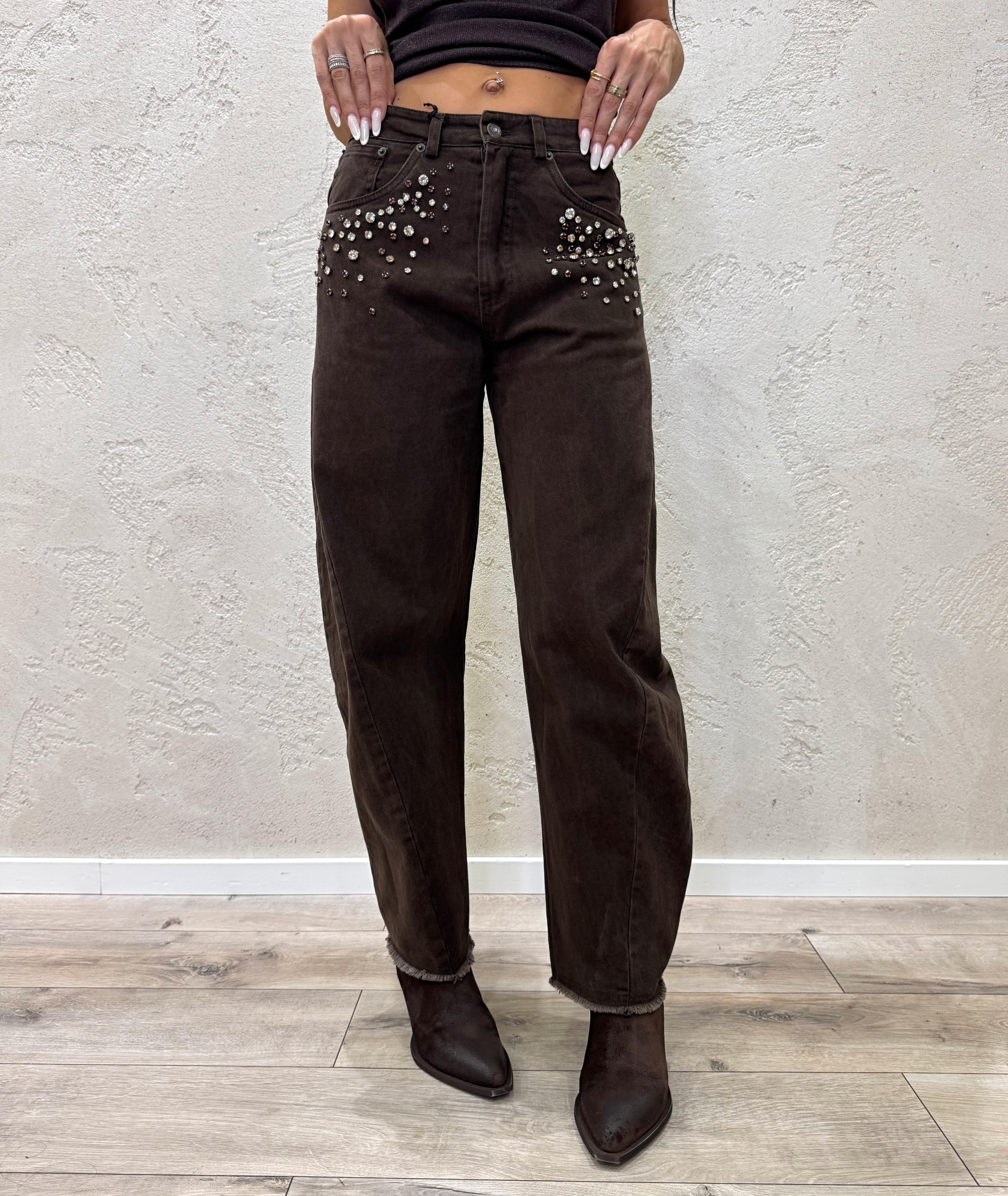 jeans a ferro di cavallo con applicaziioni gioiello W25P217 MORO TENSIONE IN 