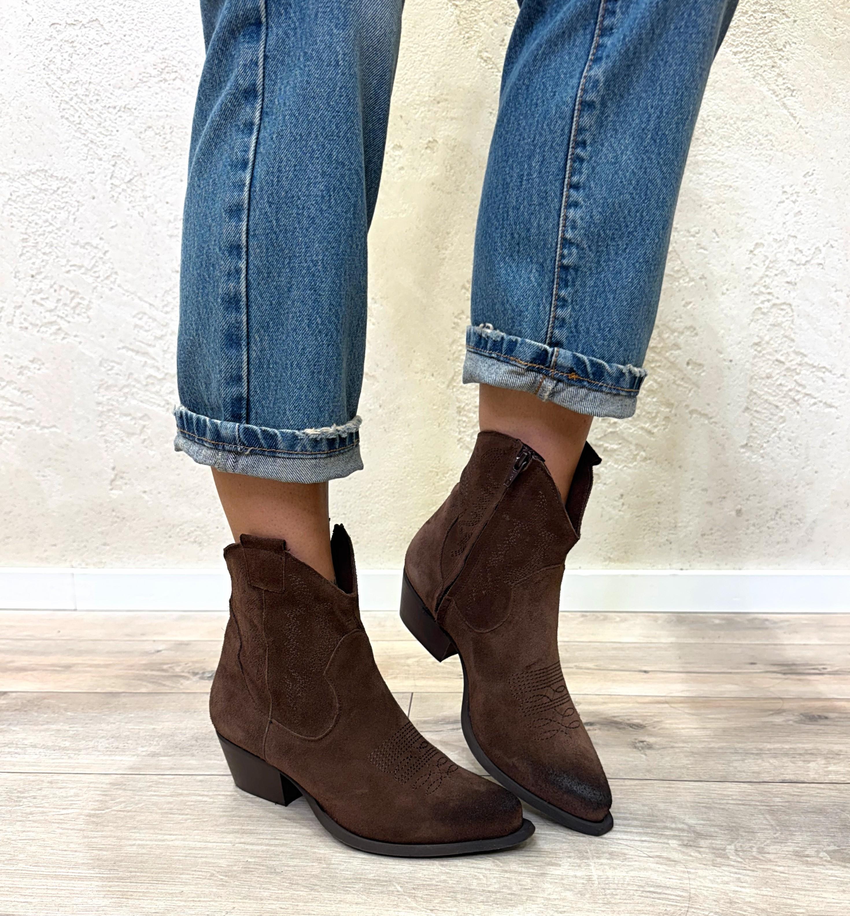 texano a punta in camoscio con ricamo e zip DF122T MORO DIVINE FOLLIE 