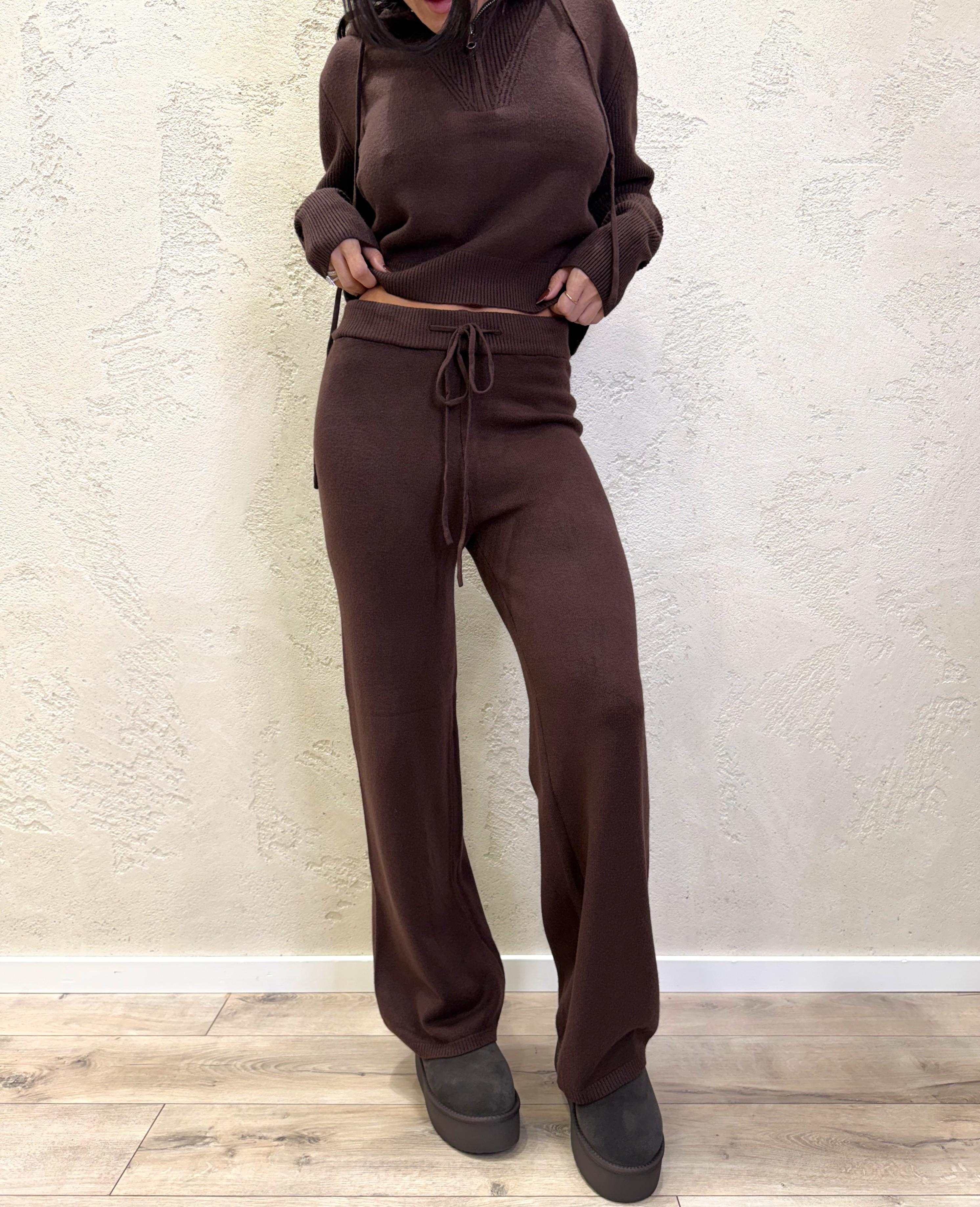 completo in maglia con pull mezza zip e cappuccio e pantalone a gamba larga CMCAPHZ CICCOLATO ELEVI 