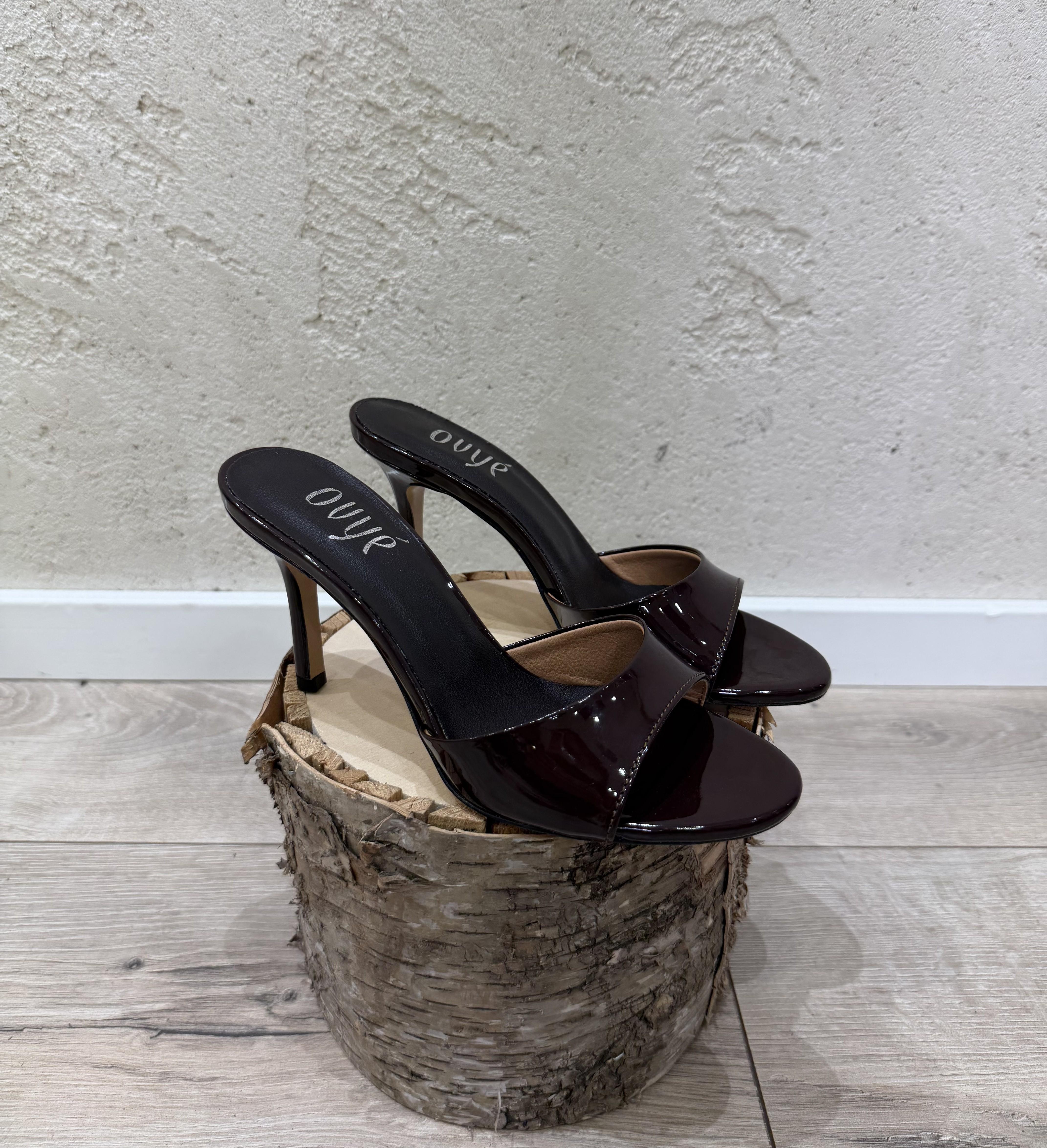 mules decollete in vera pelle aperte davanti tacco sottile AT4010 FONDENTE OVYE' 