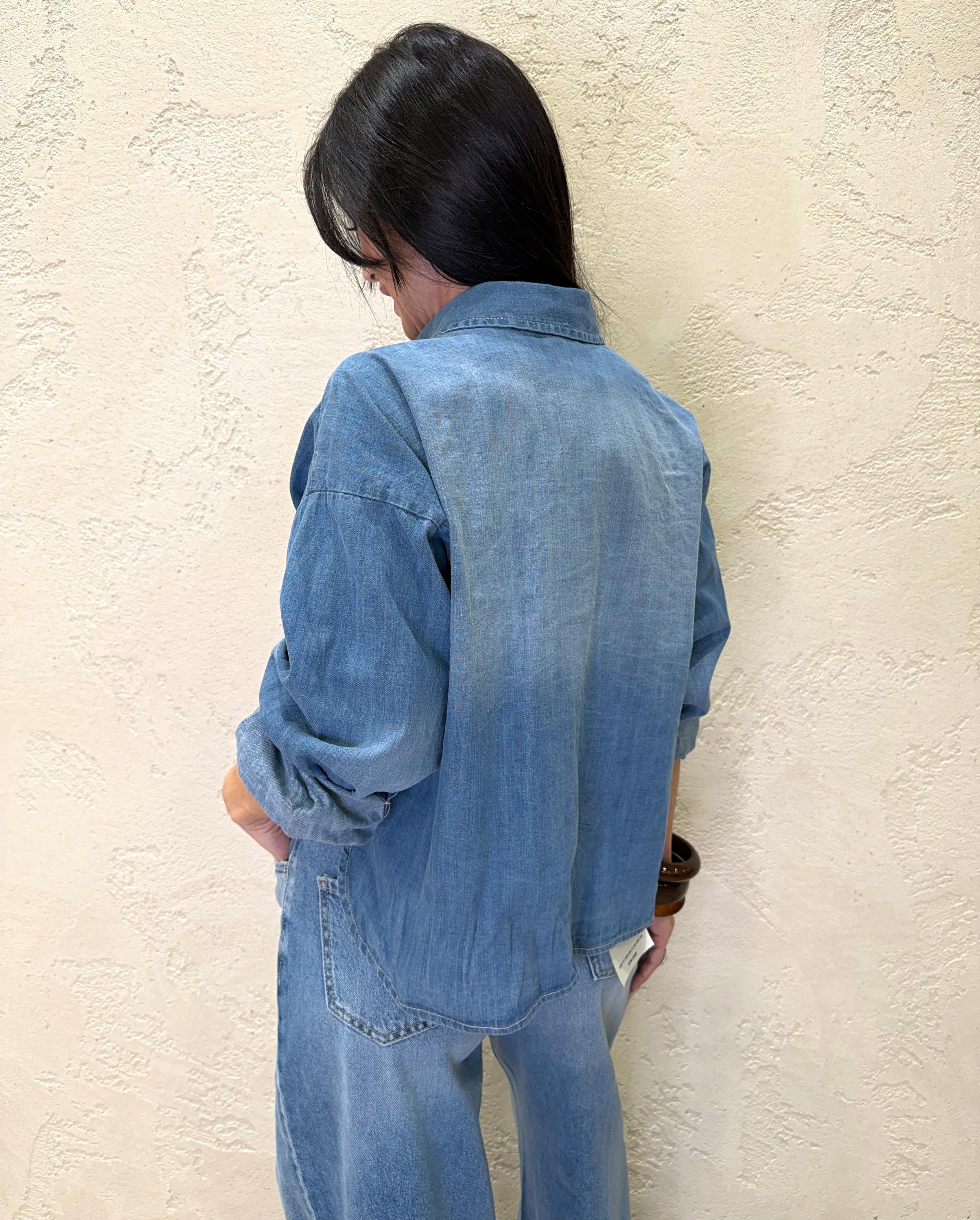 camicia leggermente over in jeans S26C315 DENIM TENSIONE IN 
