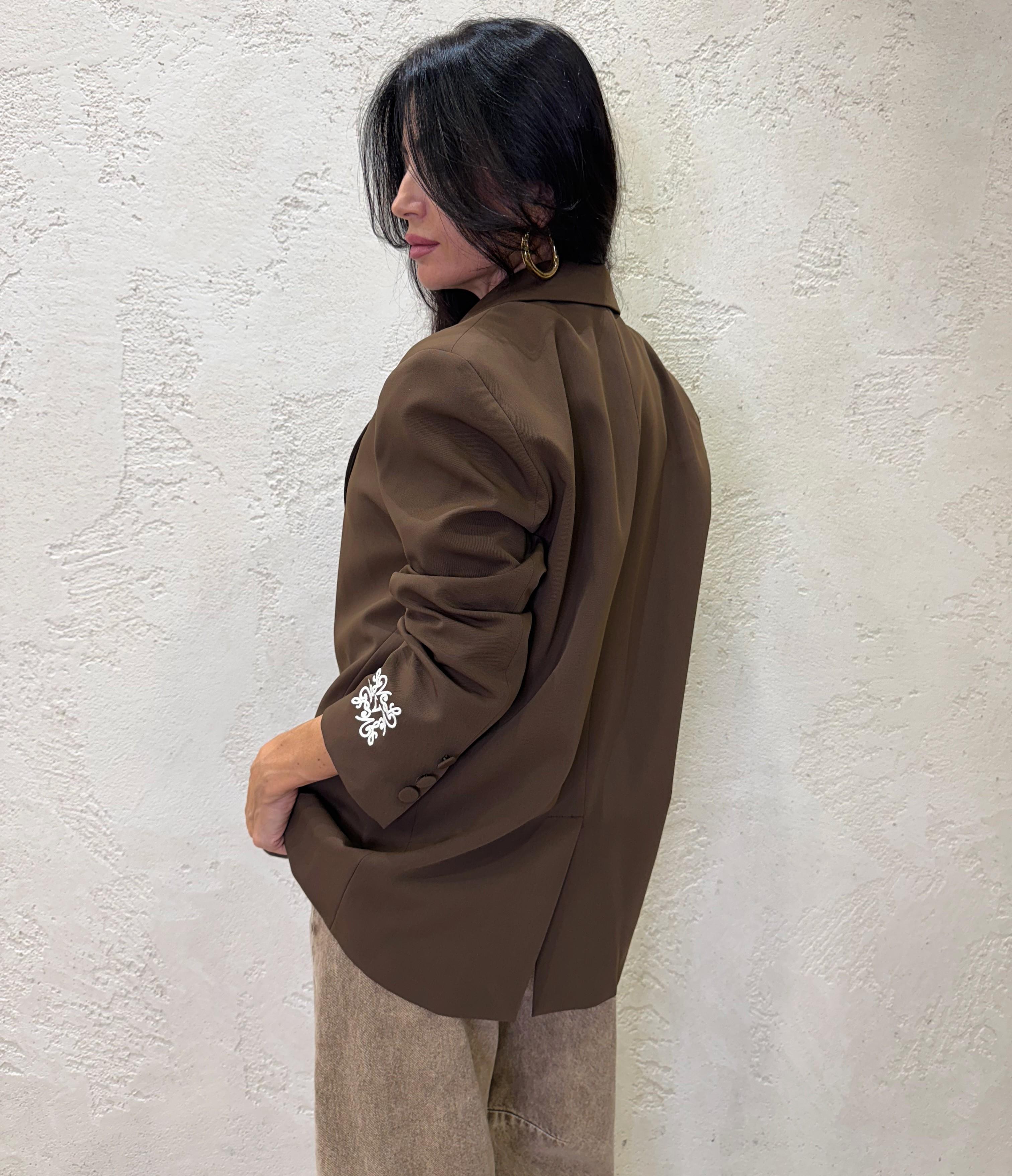 blazer over con ricamo sulla manica RF0235 CIOCCOLATO VICOLO 