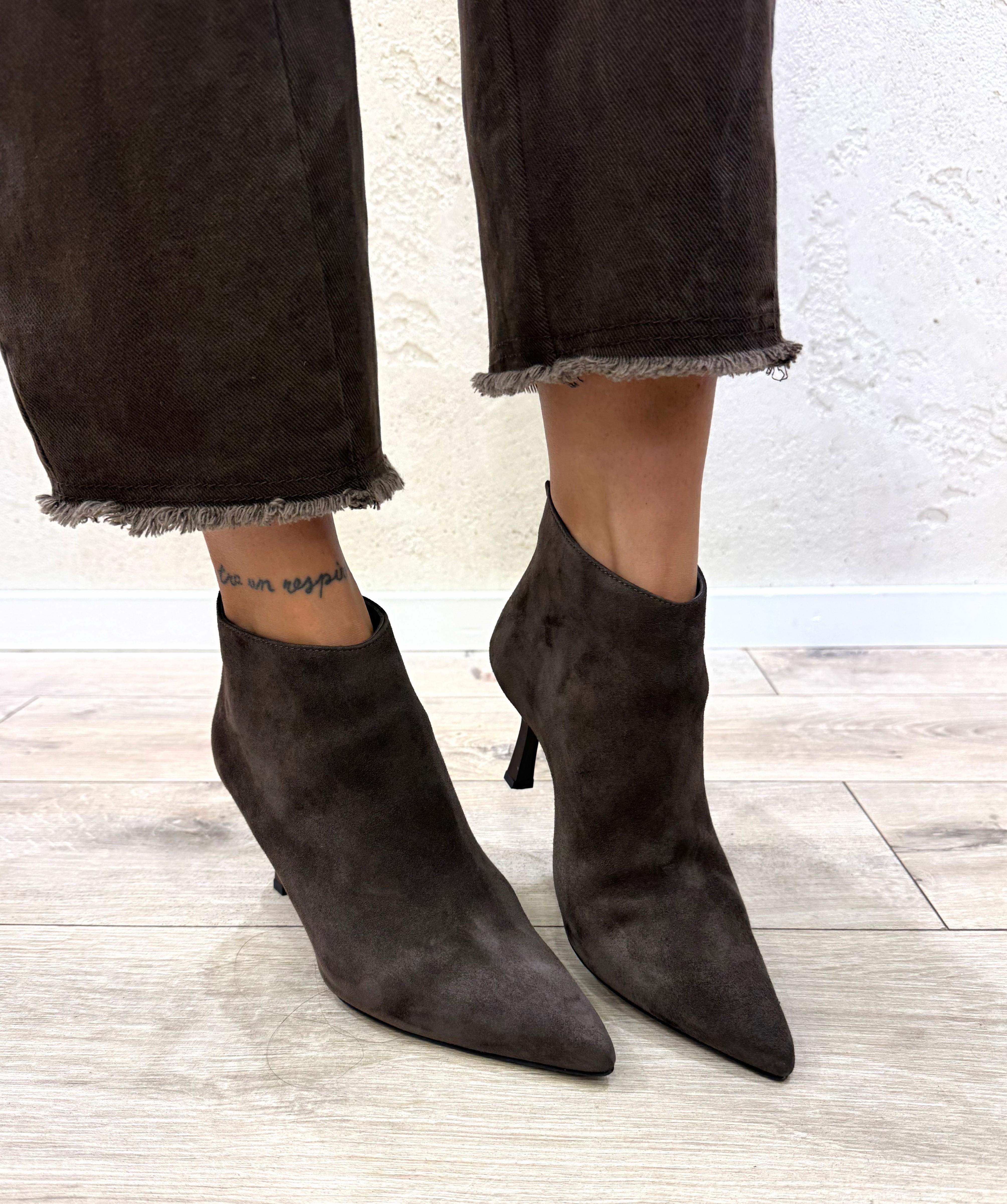 tronchetto in nappa scamosciata con tacco kitten AT7100 MORO OVYE' 