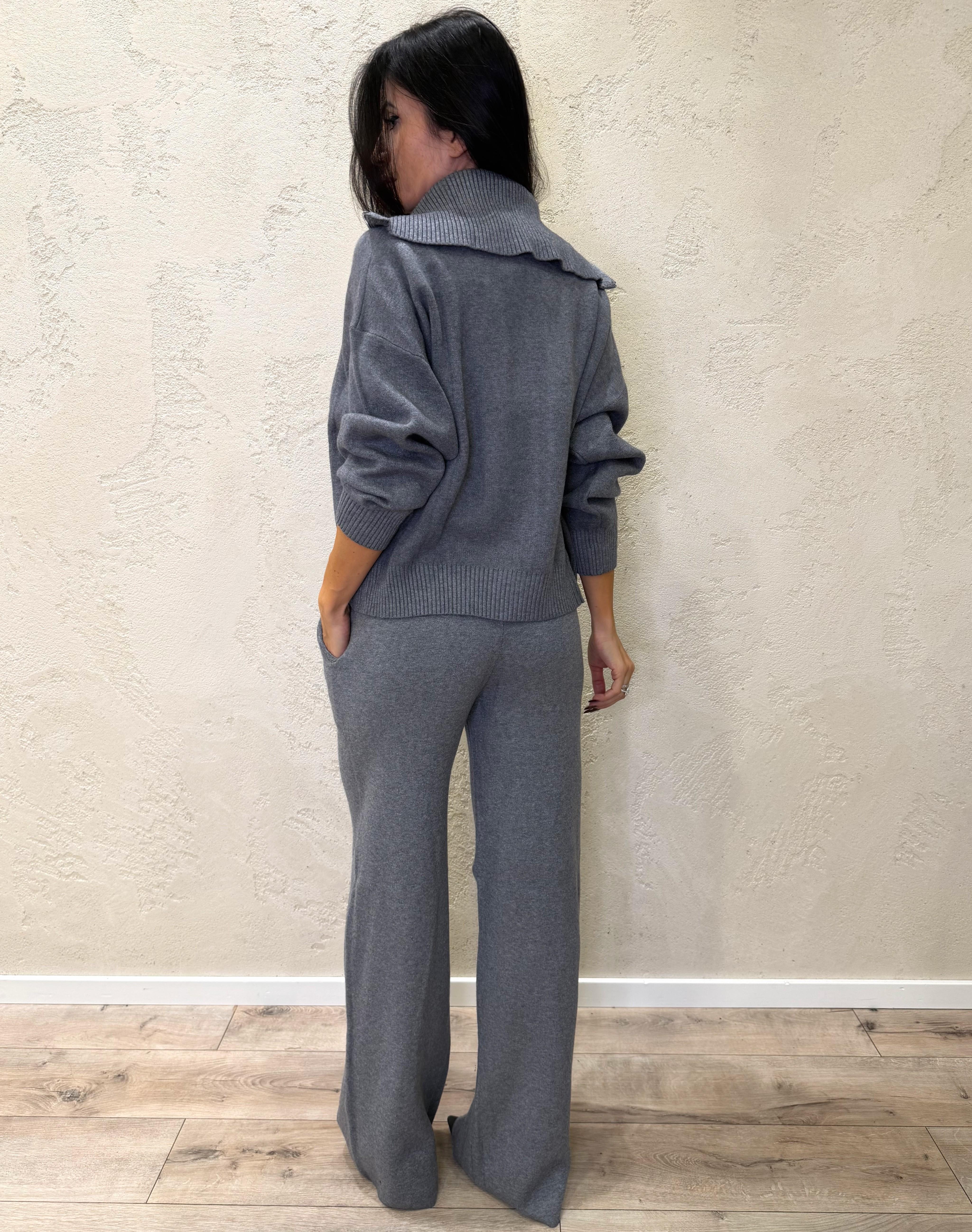 completo in maglia composto da pull con cerniera e collo alto e pantalone a gamba larga CMCAFZ GRIGIO ELEVI 