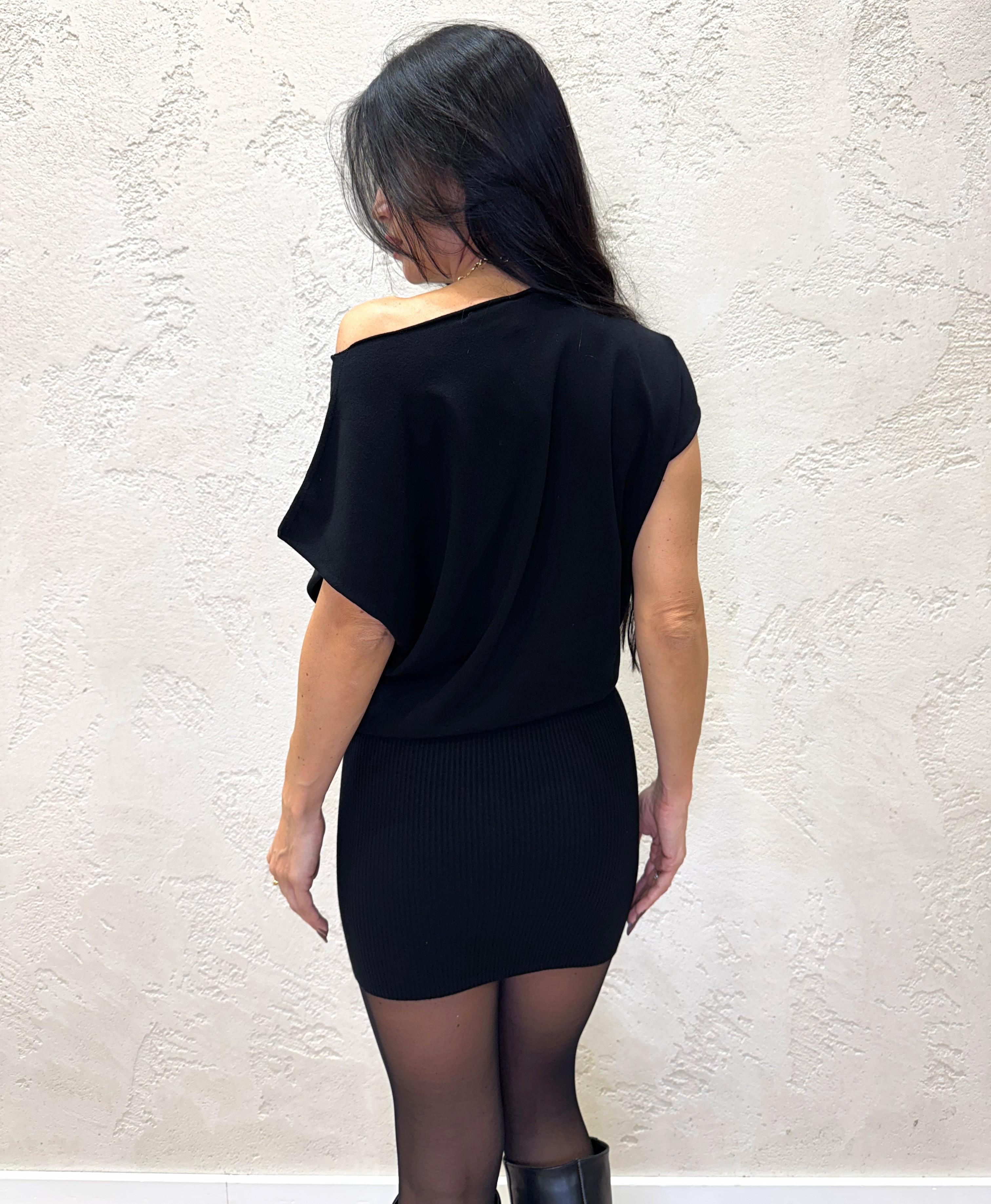 abito mini con maniche a pipistrello 22182F NERO VICOLO 