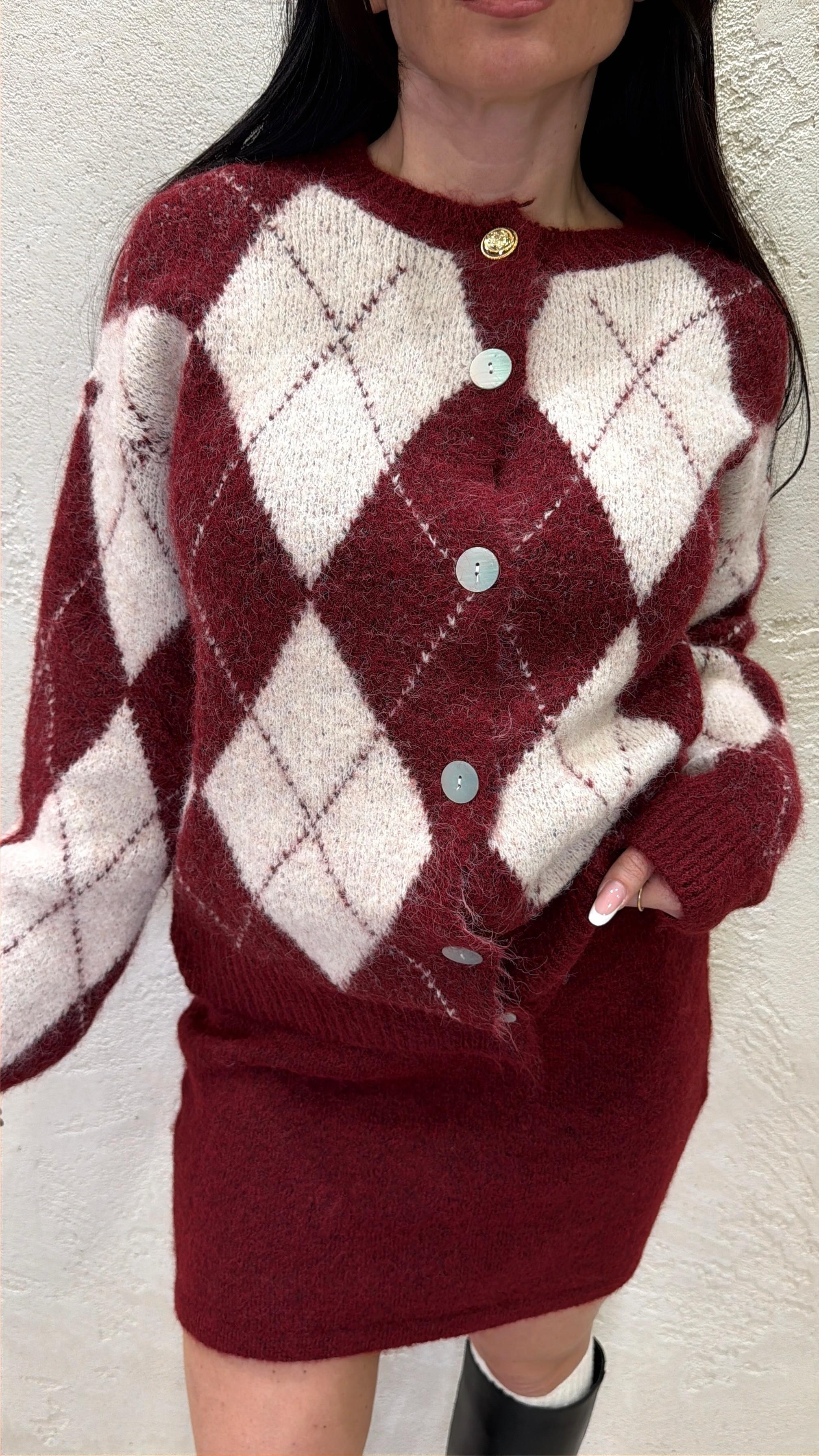 completo in maglia cardigan a rombi e gonna mini 55260 BORDEAUX/PANNA VICOLO 