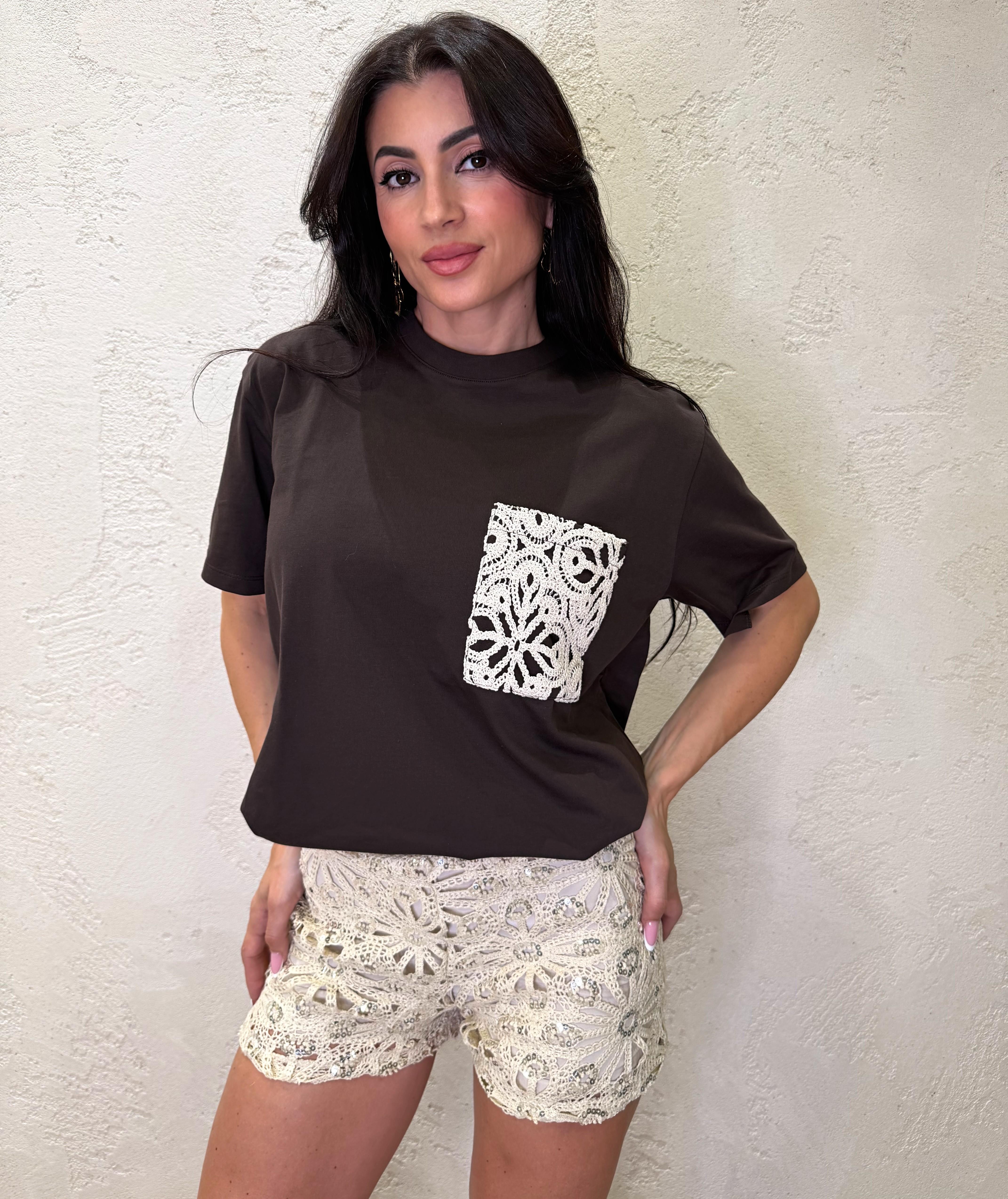 t-shirt over con tasca crochet UAB0381 FONDENTE VICOLO 