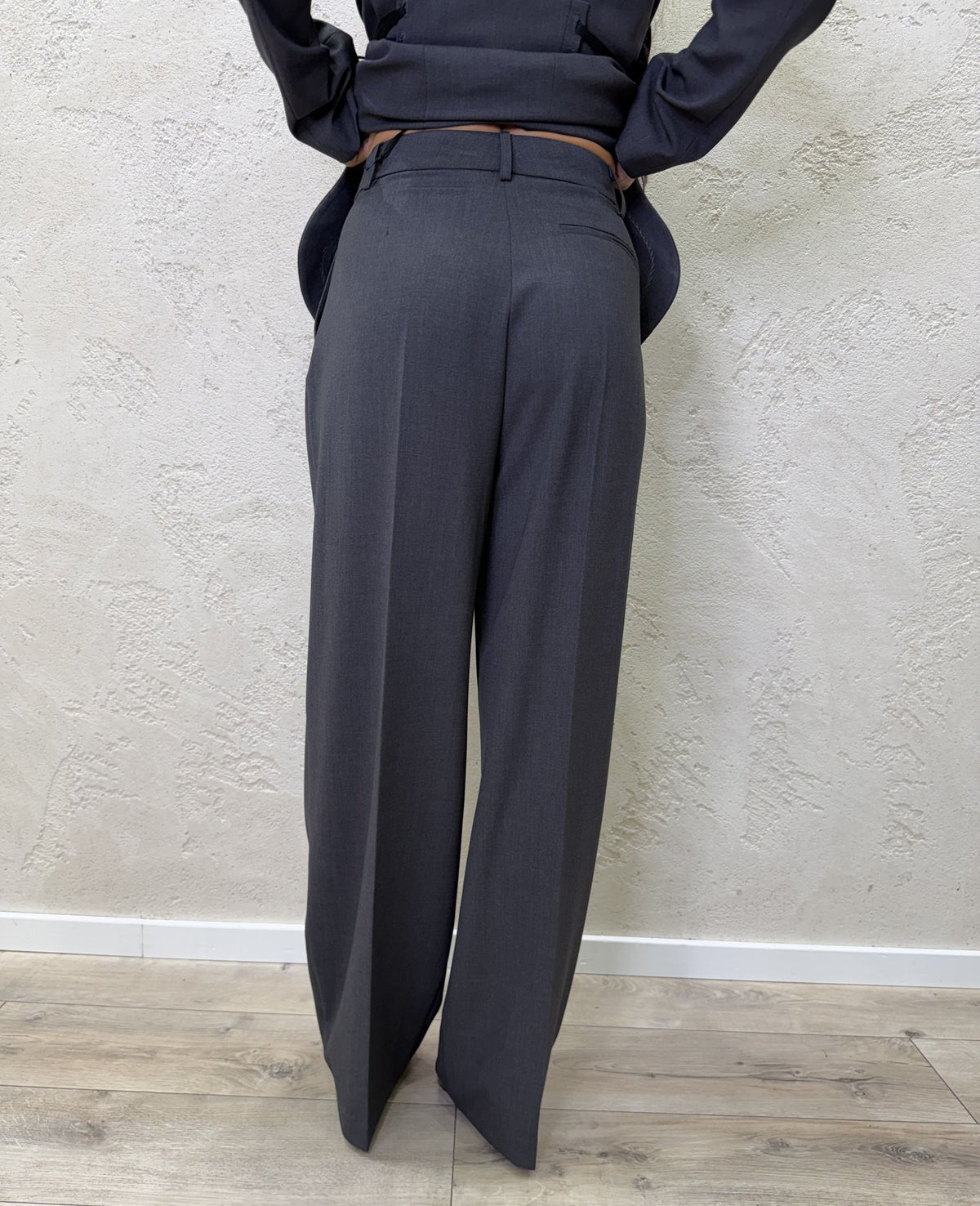Pantalone sartoriale con pences