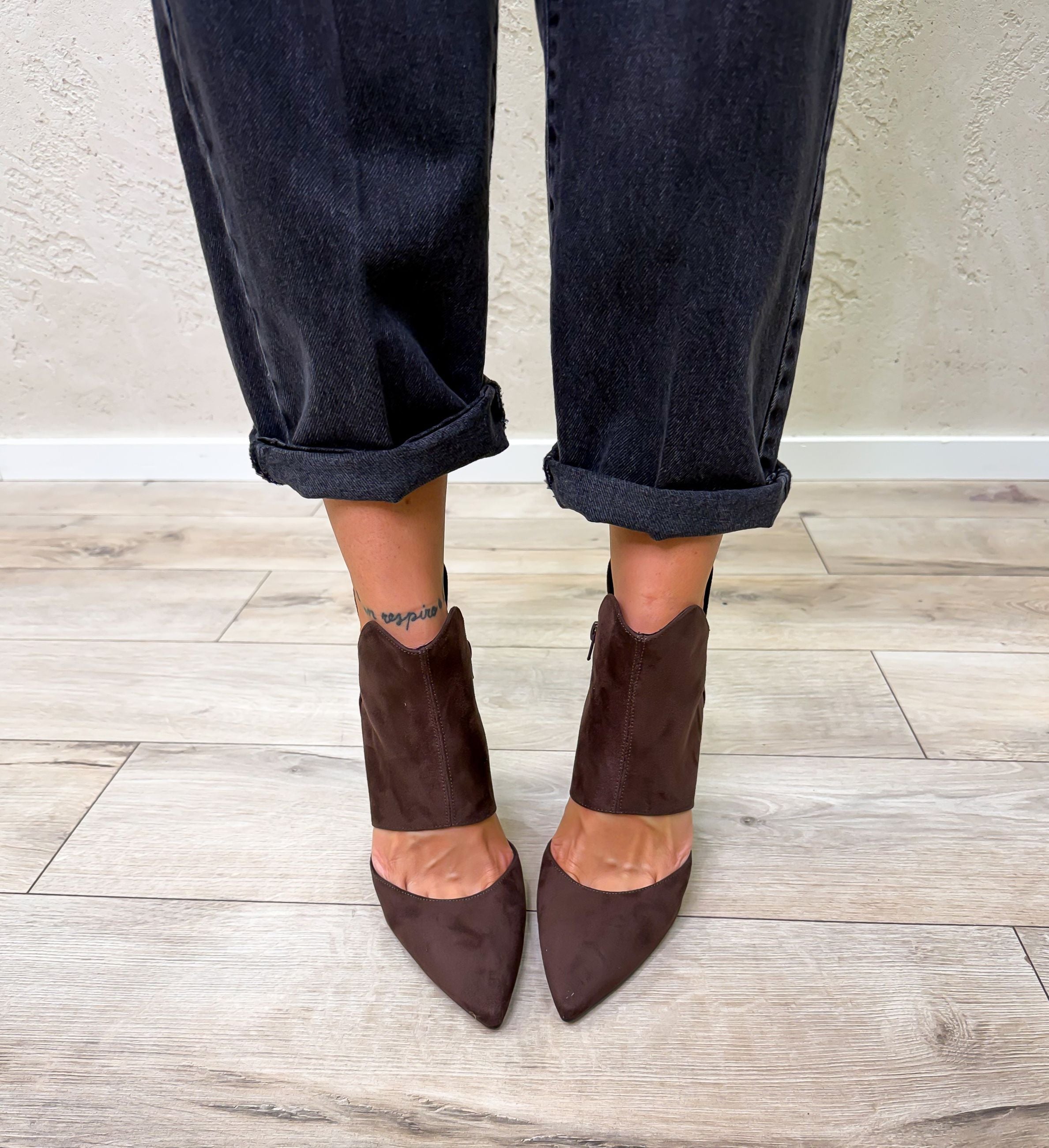 Stivaletto in suede con apertura superiore