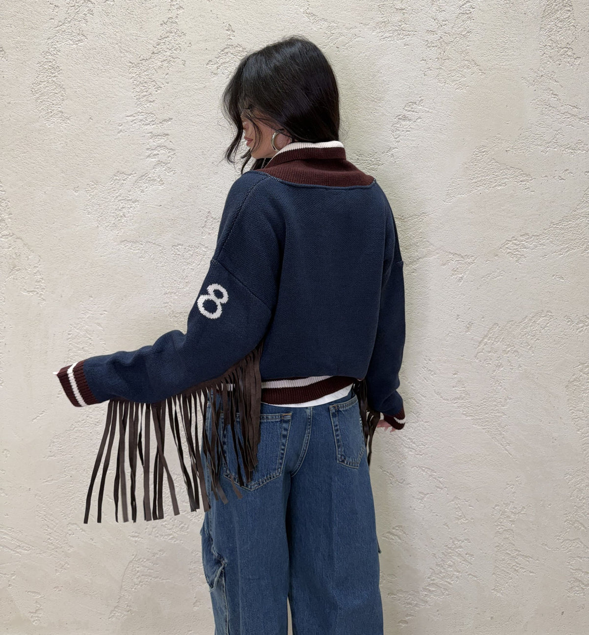 Cardigan crop con frange in ecopelle