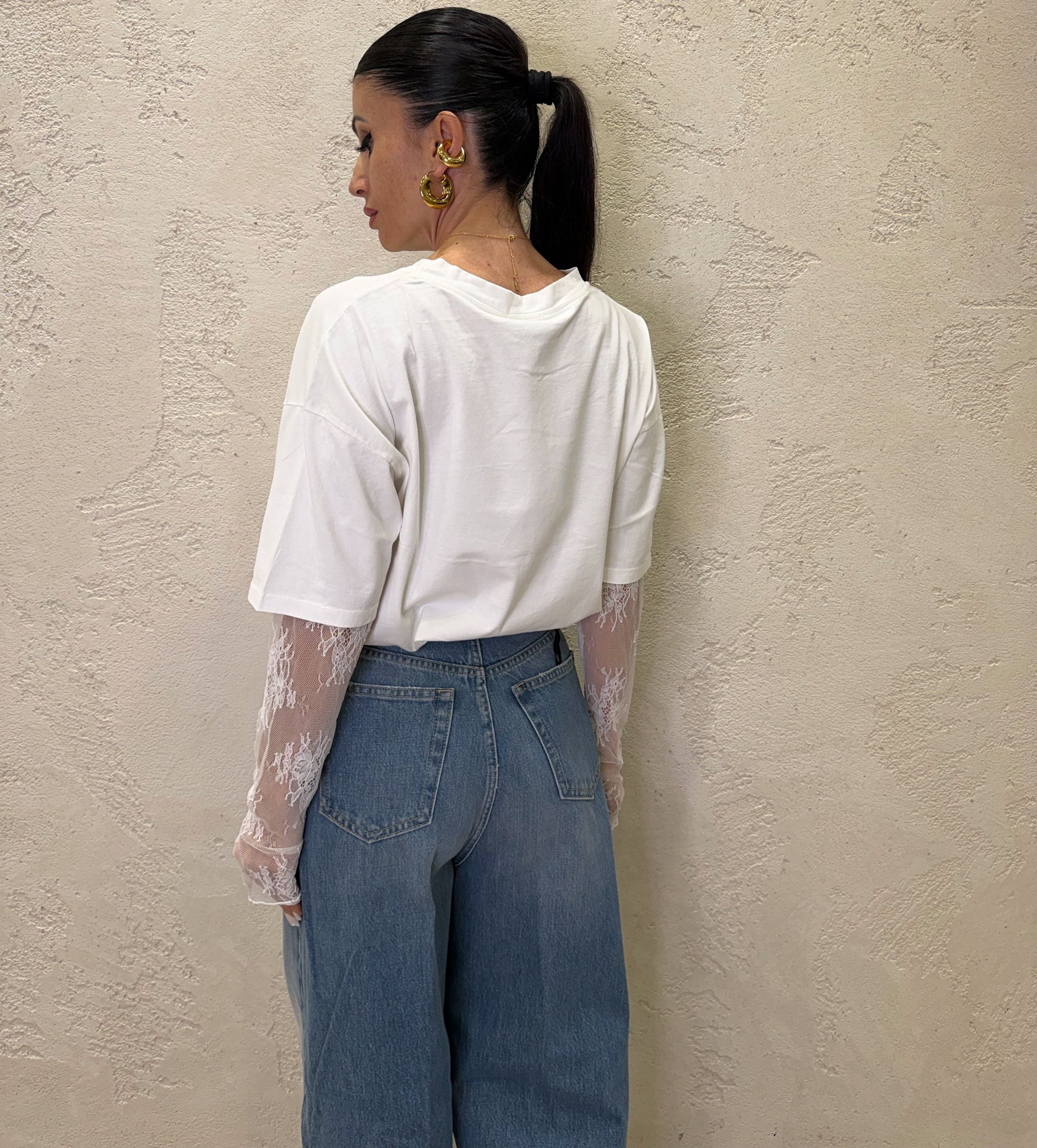 T-shirt con maniche in pizzo