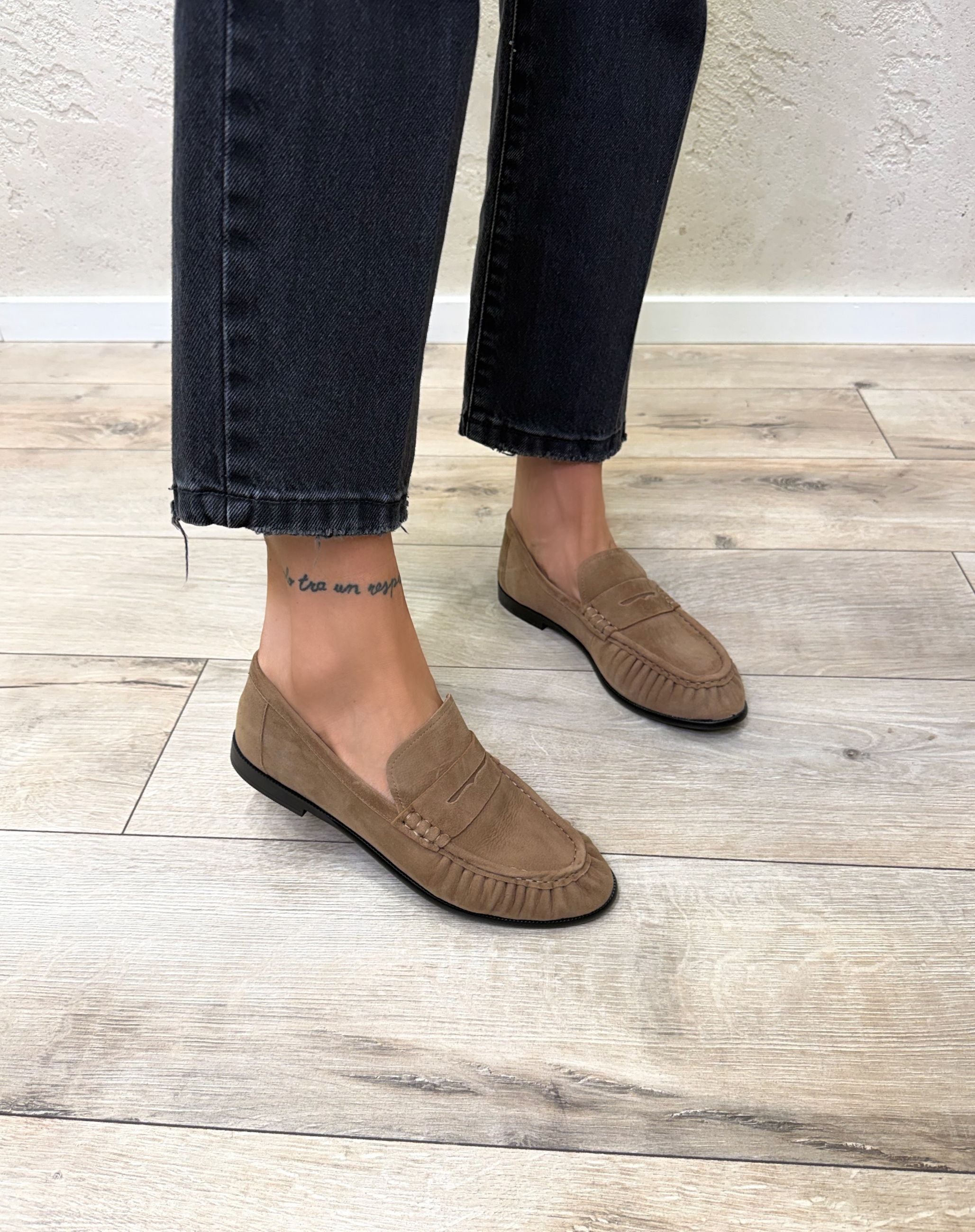 mocassino in vera pelle scamosciata