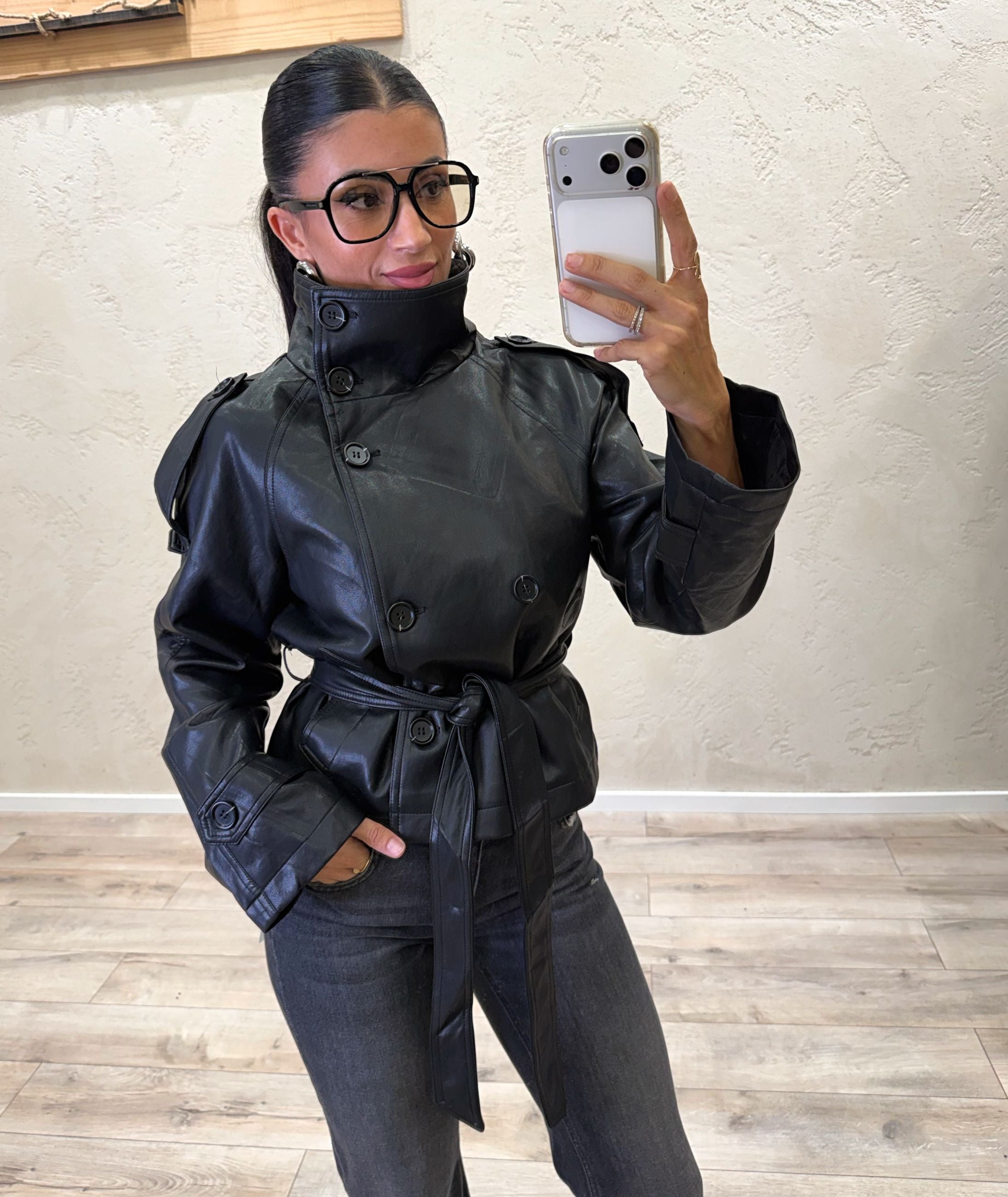 Trench Celine in ecopelle doppiopetto con cintura