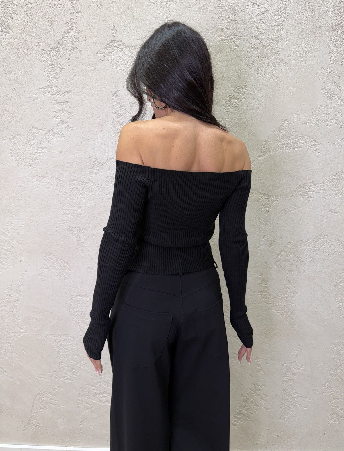 Maglia crop scollo a barchetta