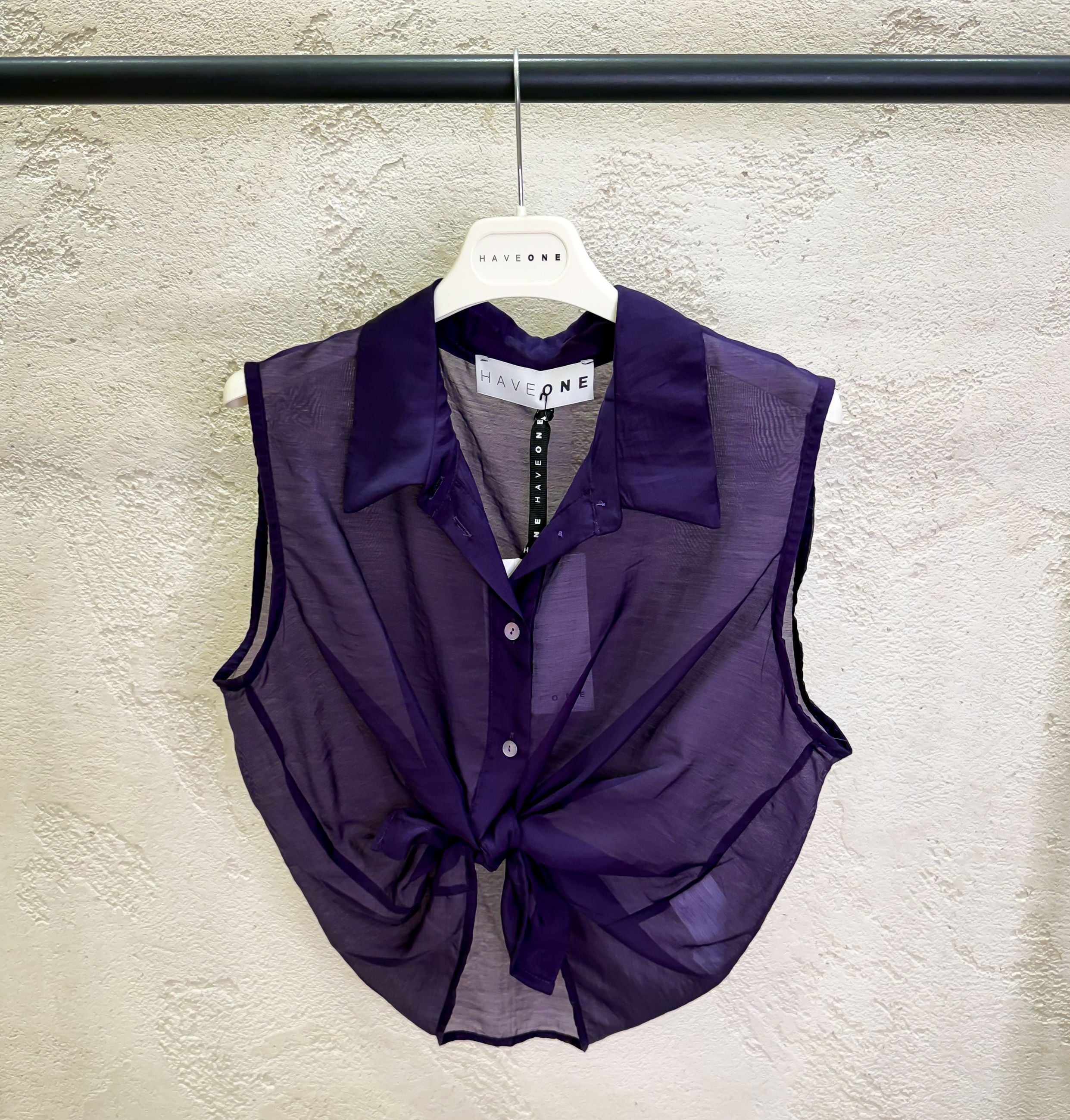 Camicia smanicata con nodo effetto vedo non vedo