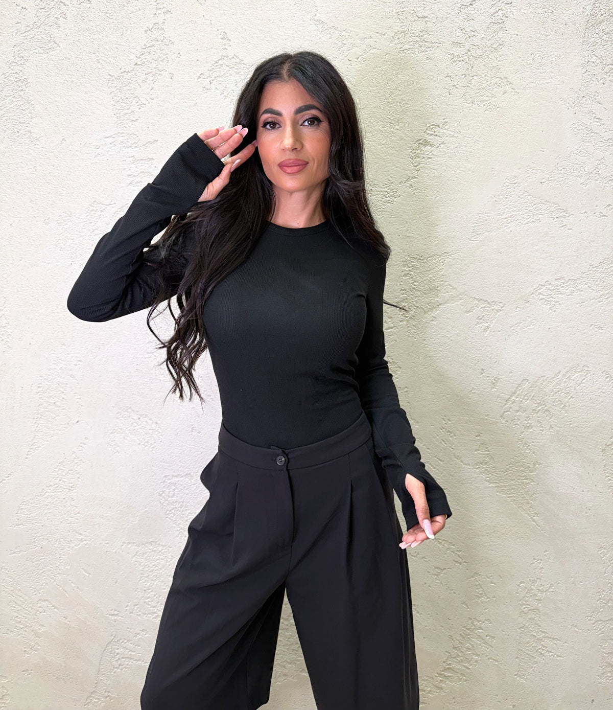 Maglia girocollo a costine con manicotto