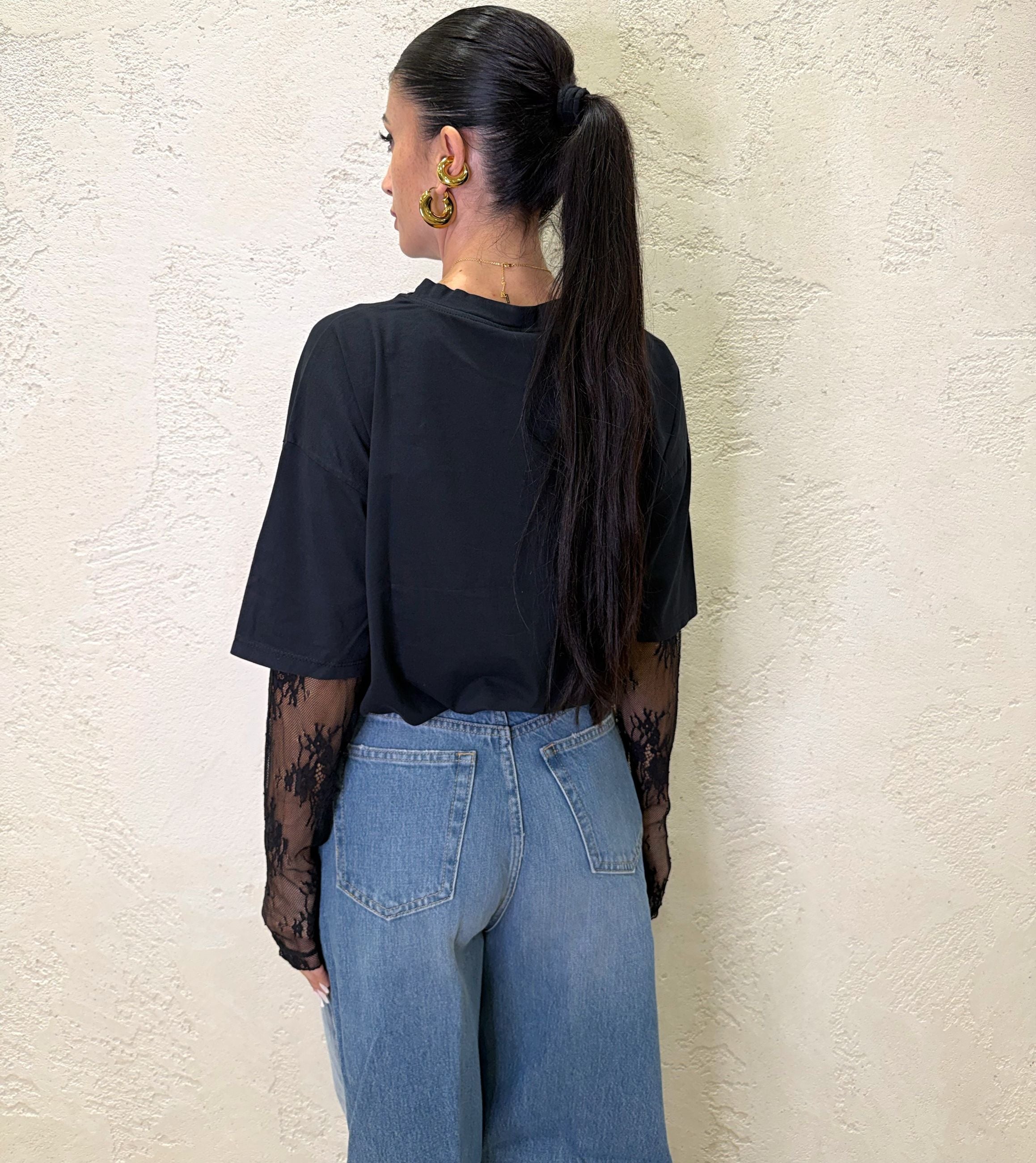 T-shirt con maniche in pizzo